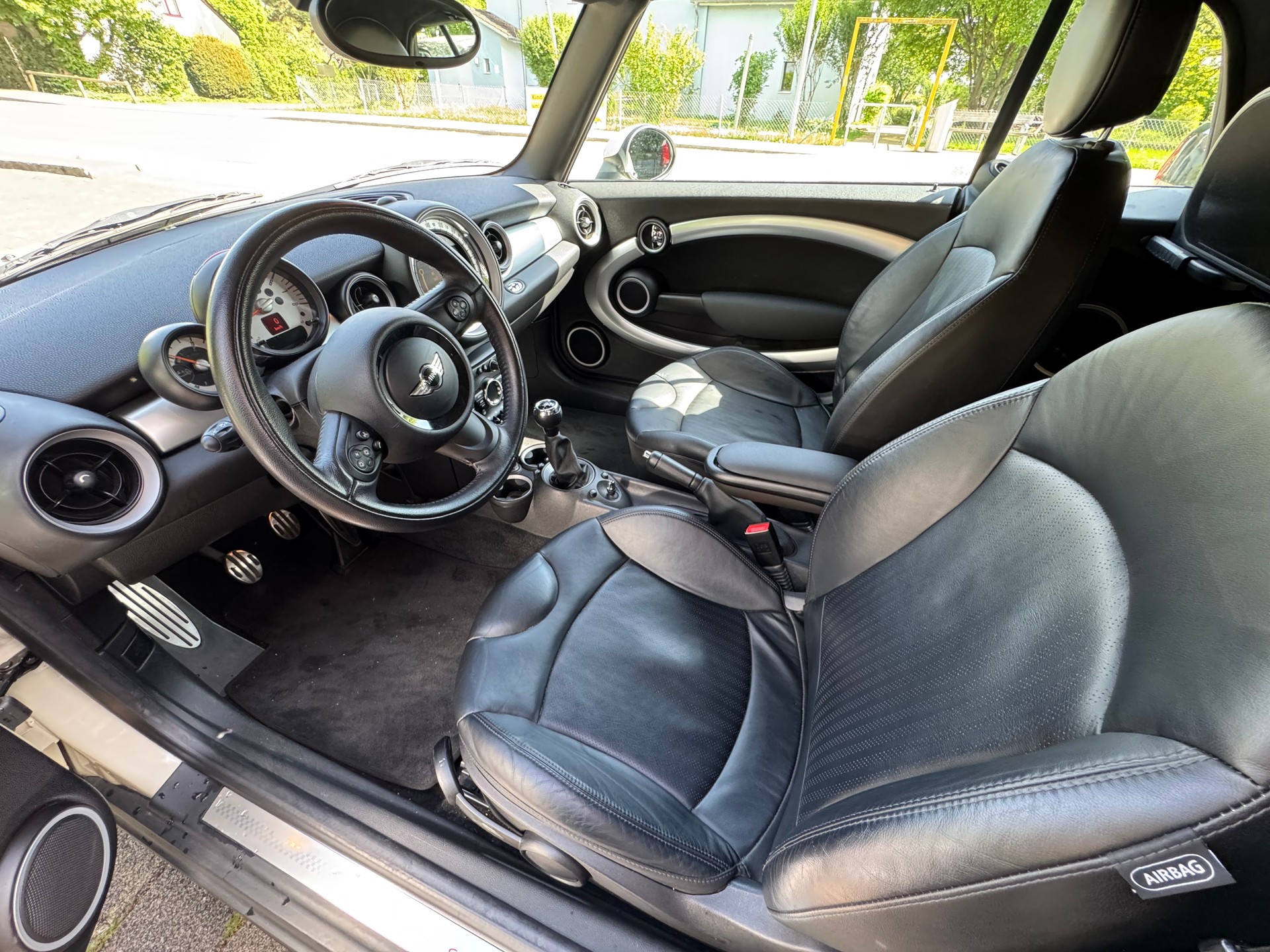 MINI Cooper S Cabriolet-image-4