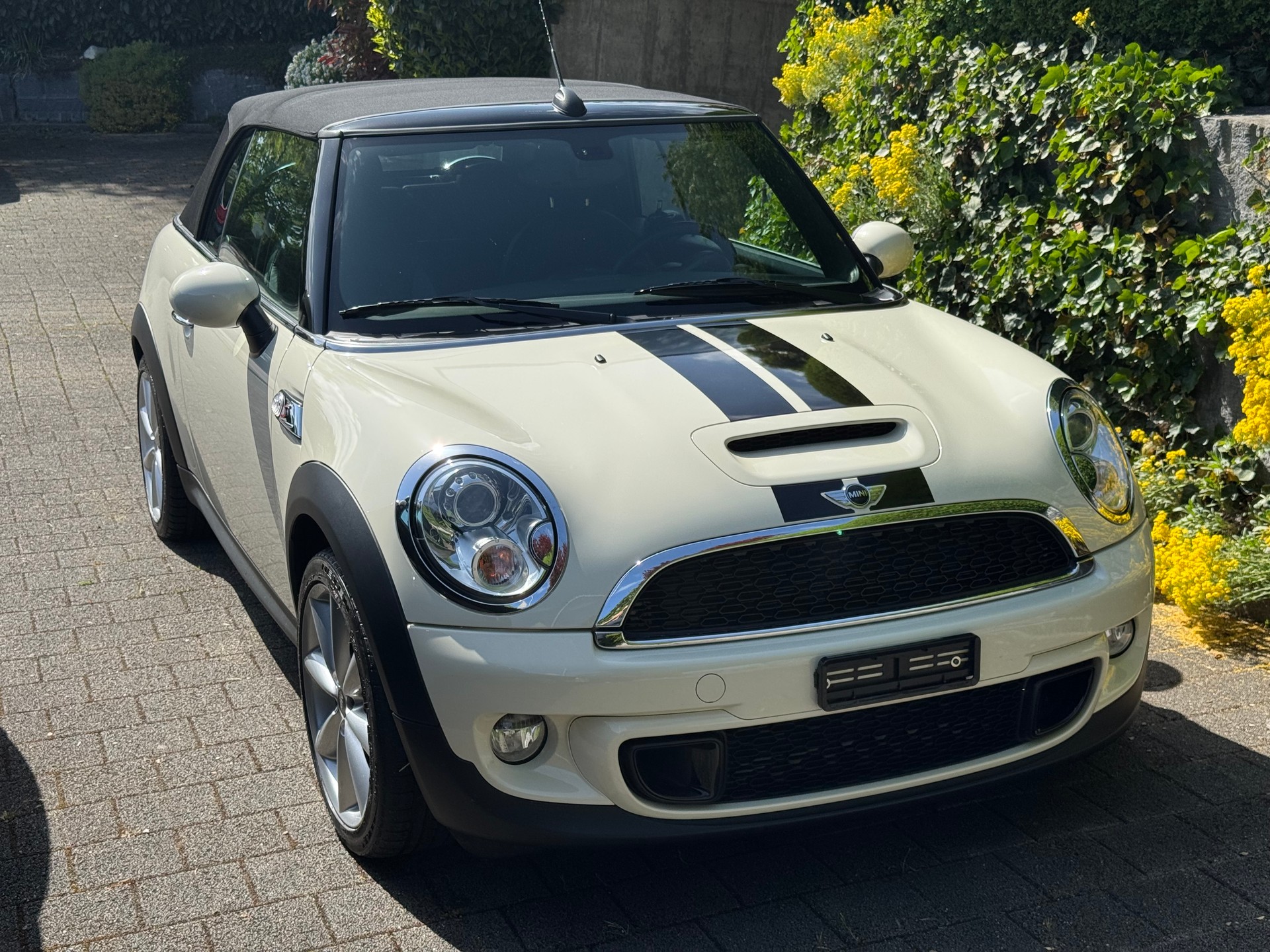 MINI Cooper S Cabriolet-image-0