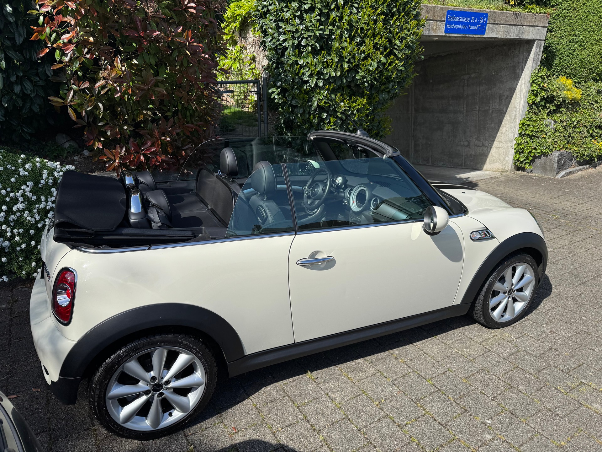 MINI Cooper S Cabriolet-image-2