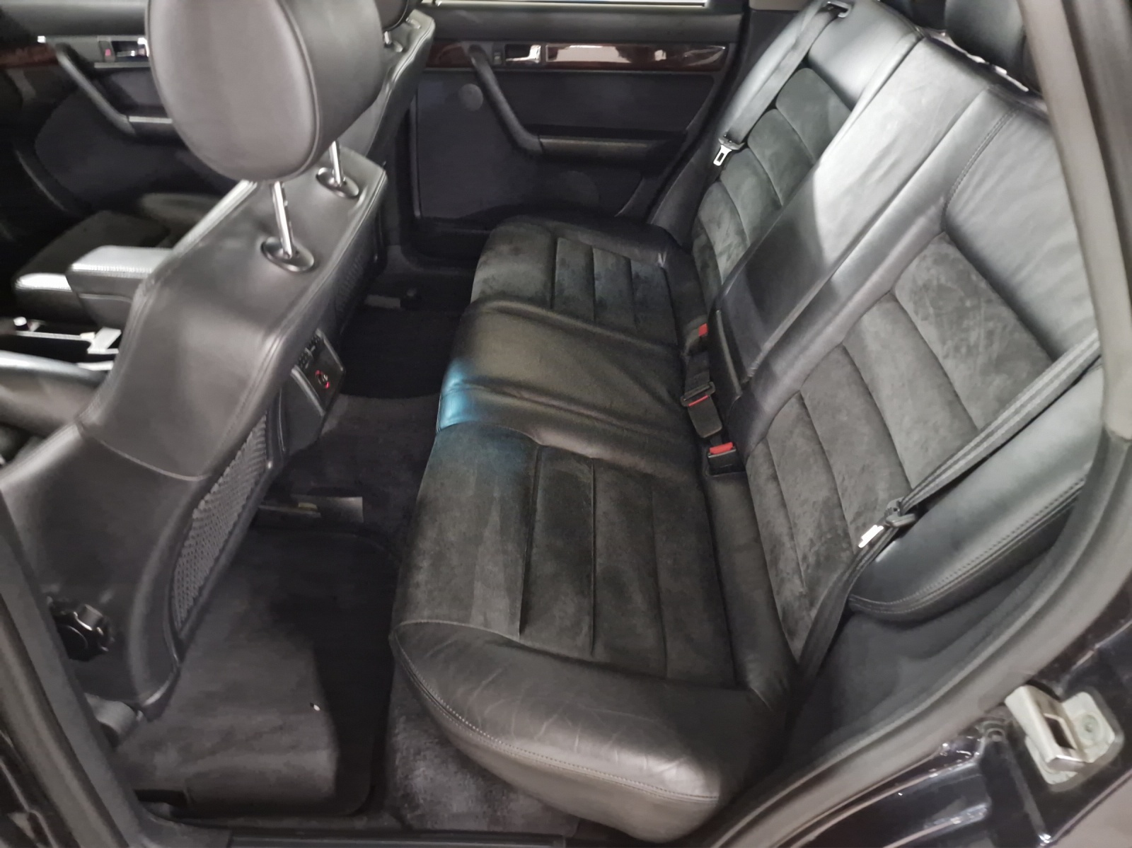 AUDI S6 Avant quattro 4.2-image-10