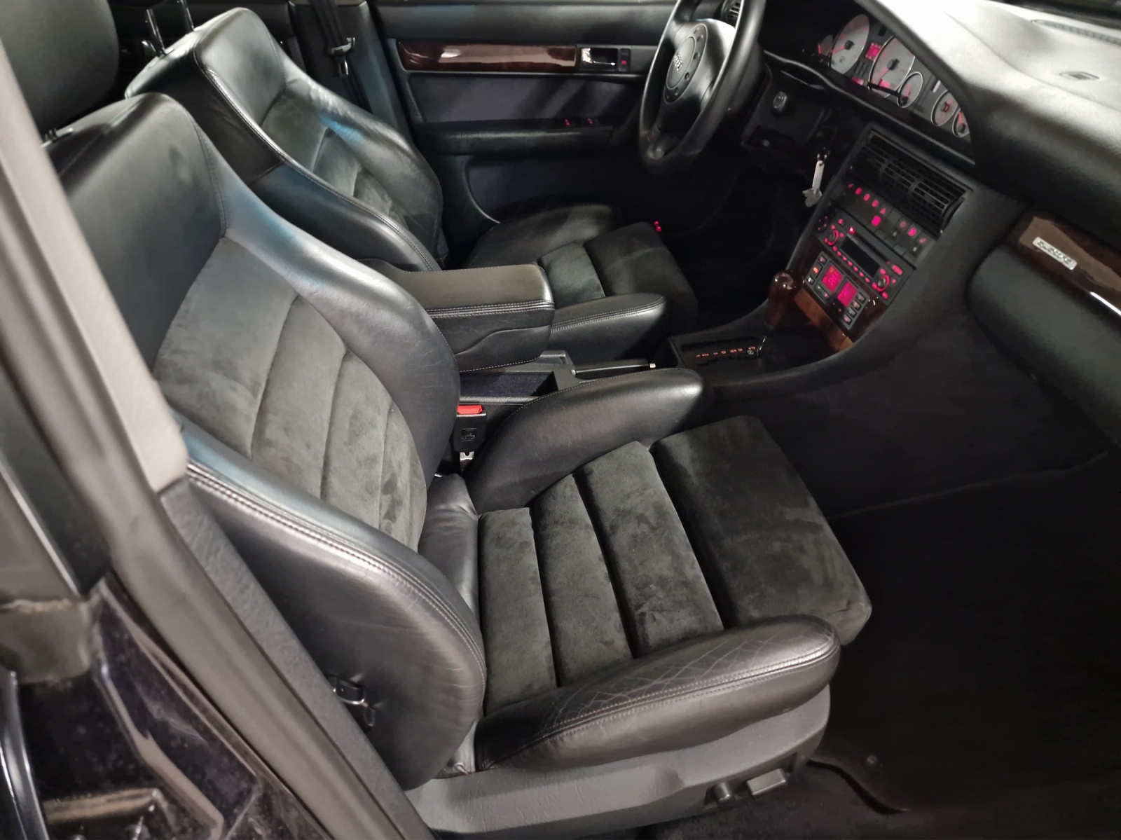 AUDI S6 Avant quattro 4.2-image-13