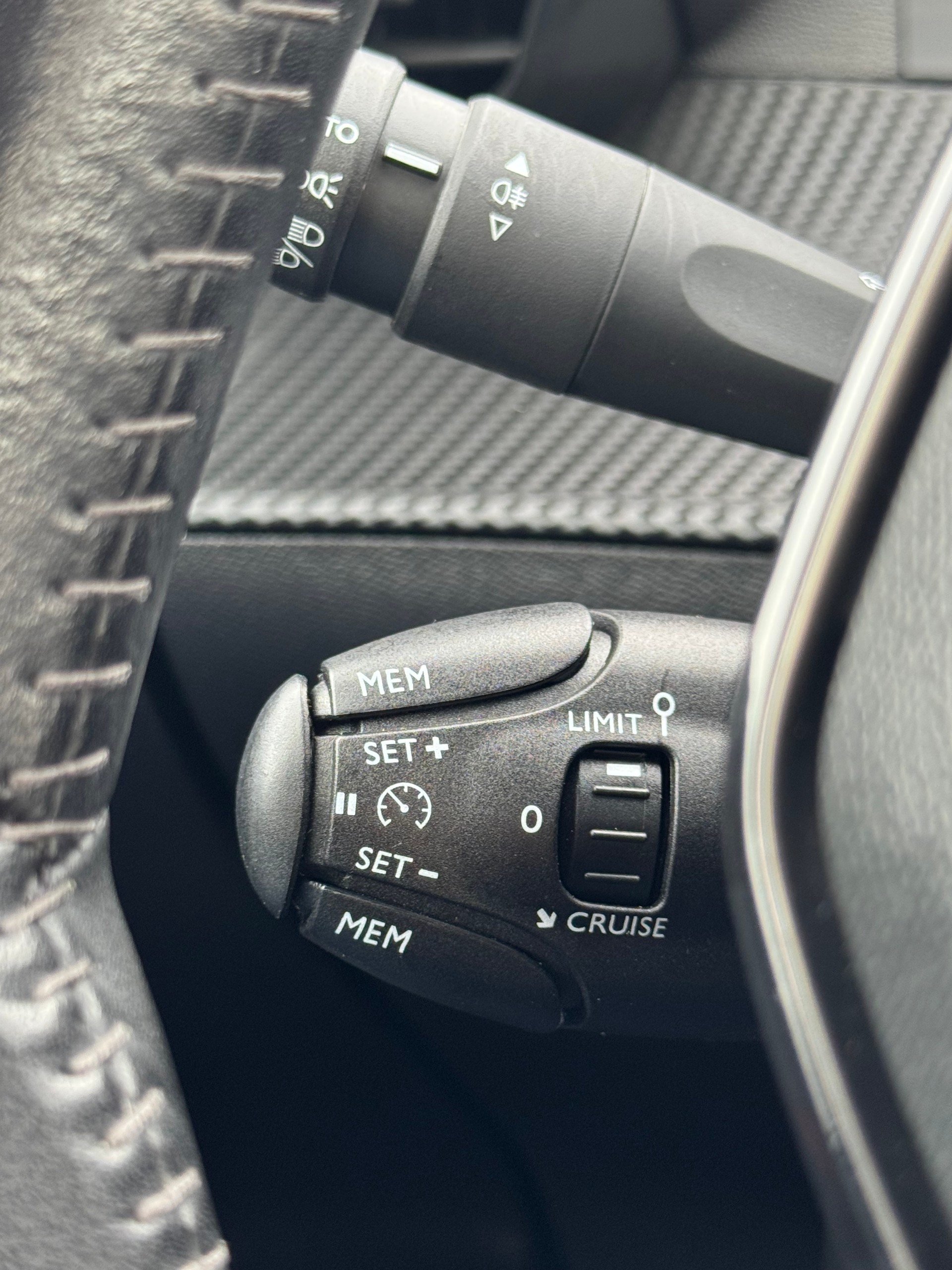 PEUGEOT 208 1.5 BlueHDi Active-image-13