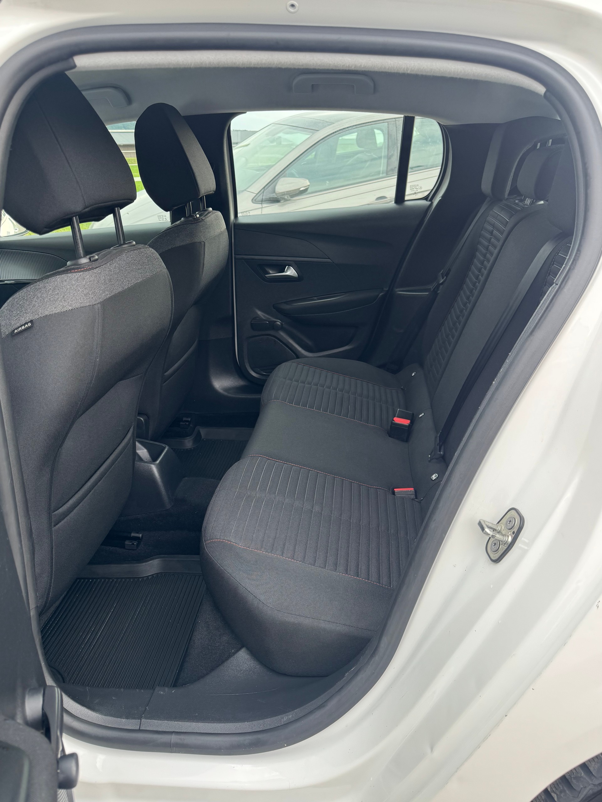 PEUGEOT 208 1.5 BlueHDi Active-image-10
