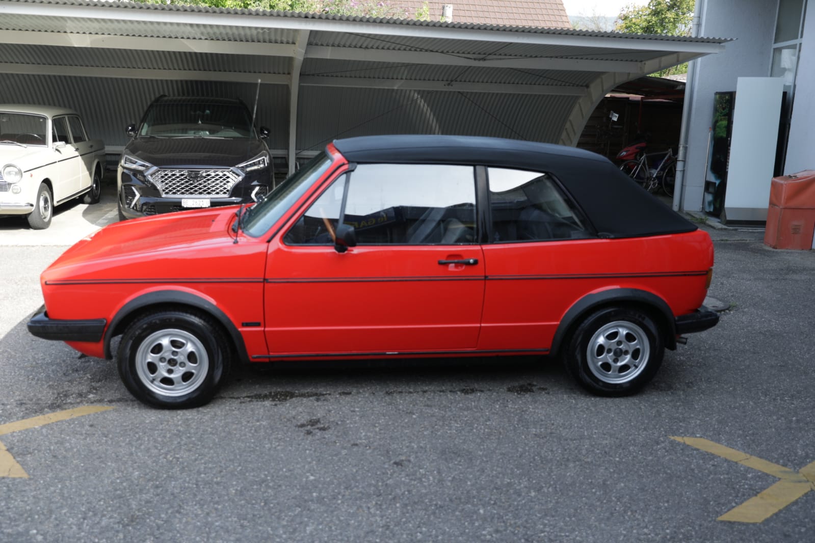 VW Golf 1 Cabrio-image-1