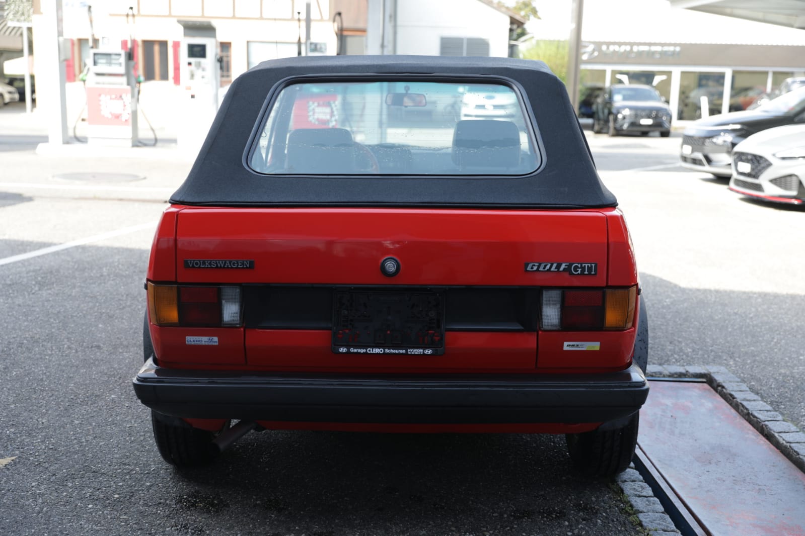 VW Golf 1 Cabrio-image-3