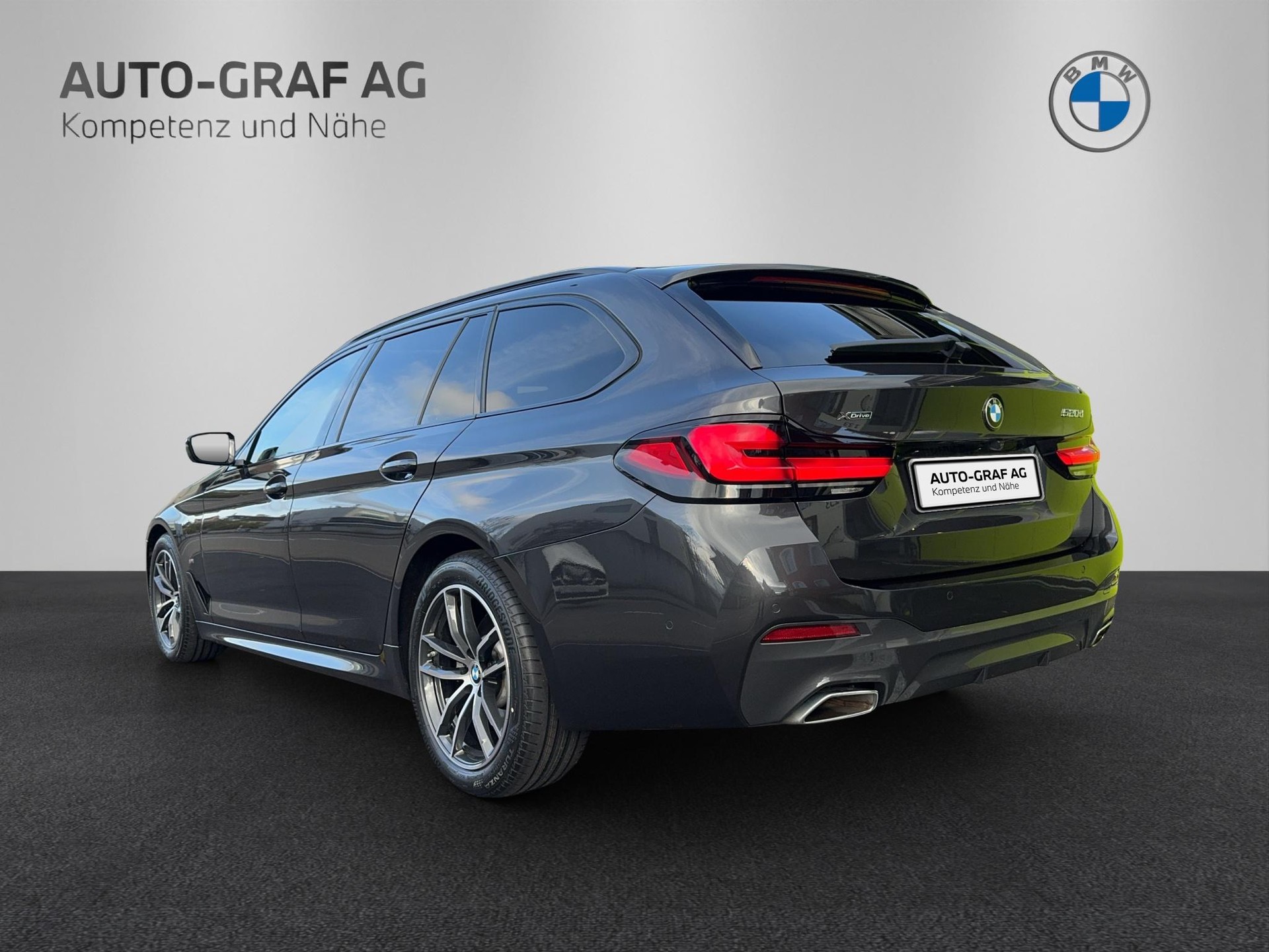 BMW 520d xDrive 48V Touring Pure M Sport Edition-image-2