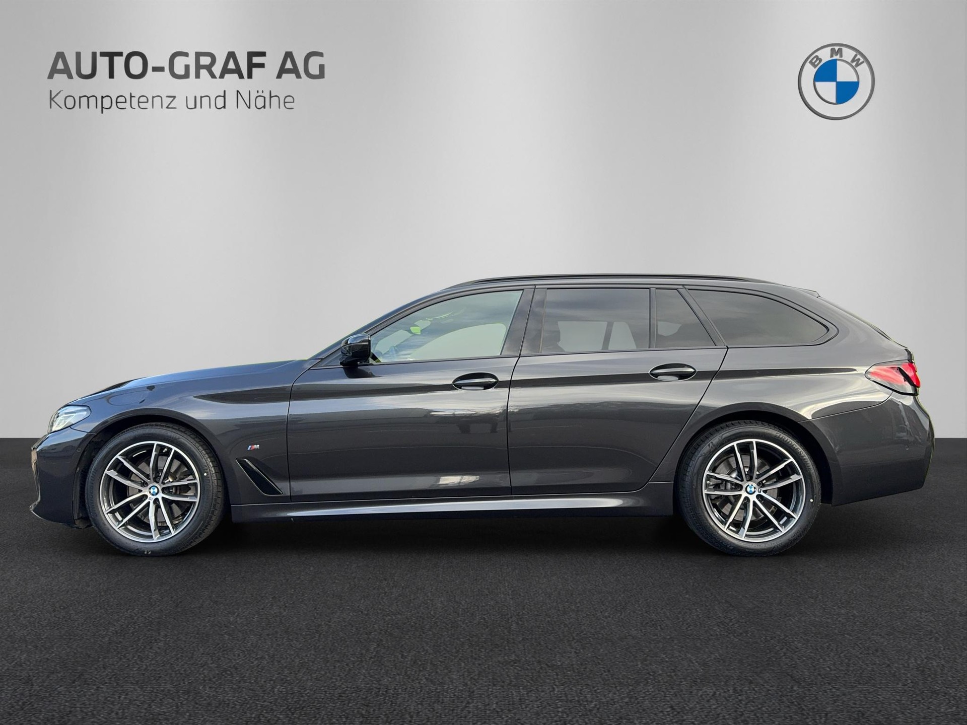 BMW 520d xDrive 48V Touring Pure M Sport Edition-image-1