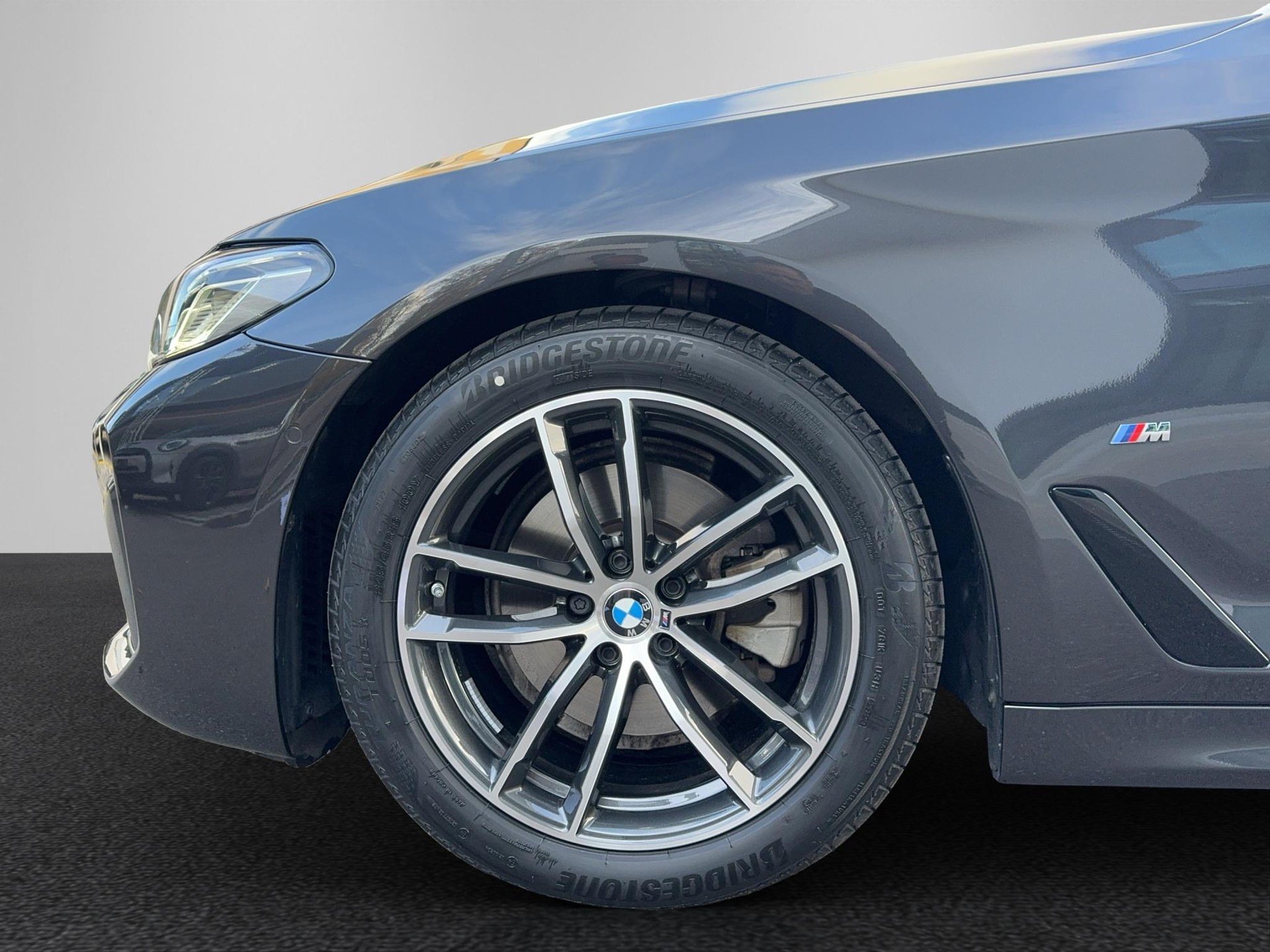 BMW 520d xDrive 48V Touring Pure M Sport Edition-image-9
