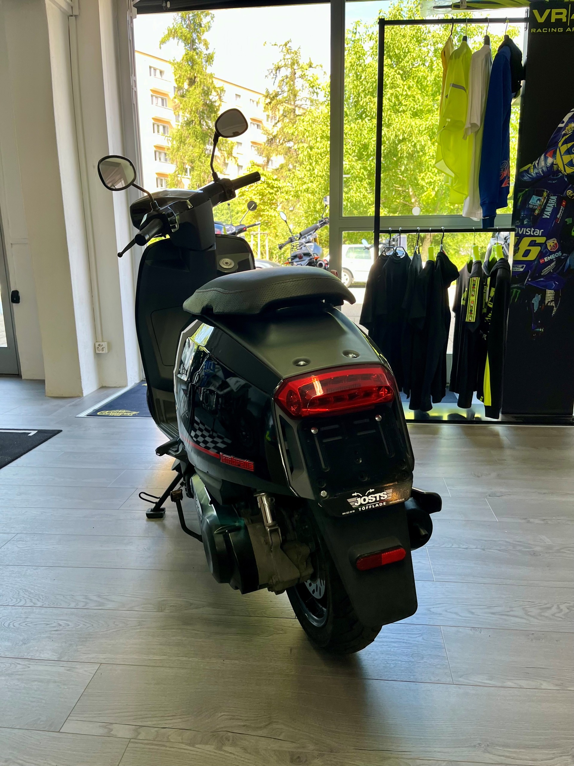 LAMBRETTA V 125 Special Fix Fender Pirelli Edition - GRATIS LIEFERUNG*-showroom-element-3