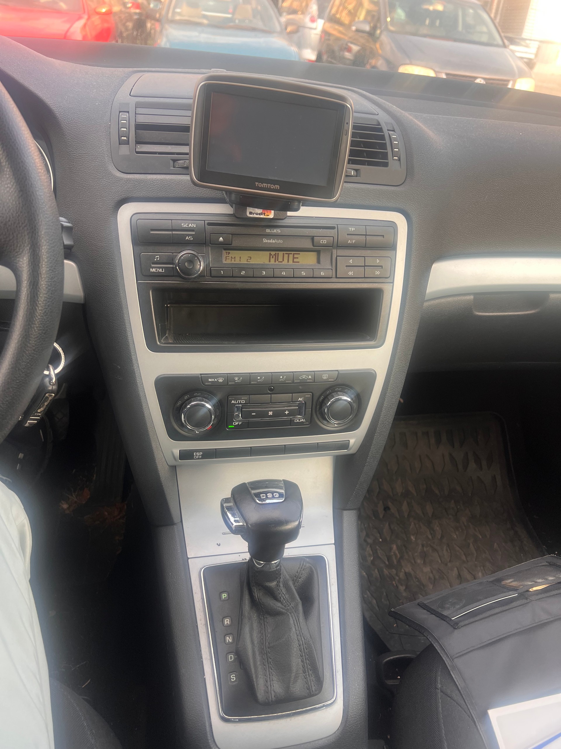 SKODA Octavia Combi 1.4 TSI Ambiente DSG-image-8