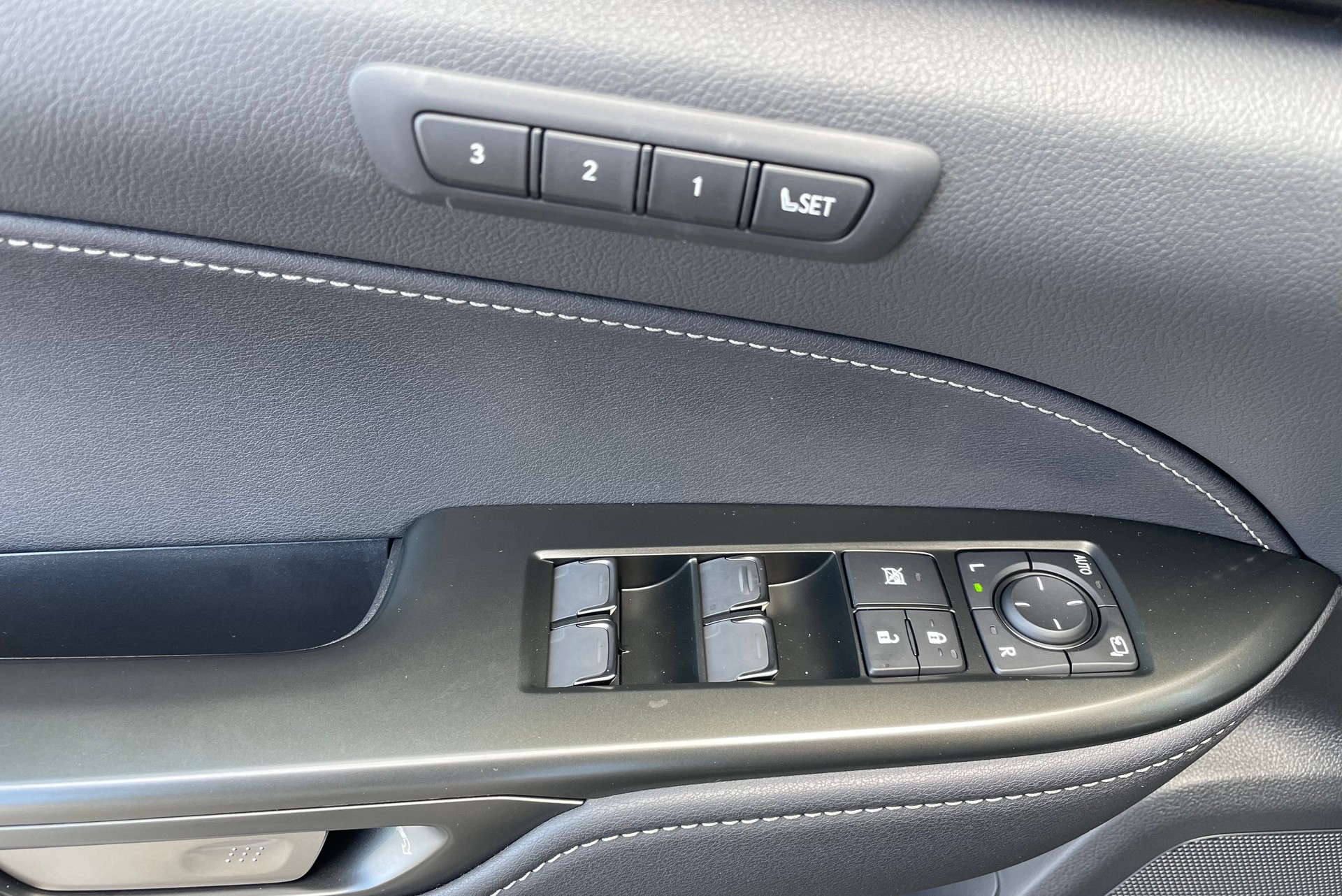 LEXUS NX 450h+ E-FOUR Comfort-image-24
