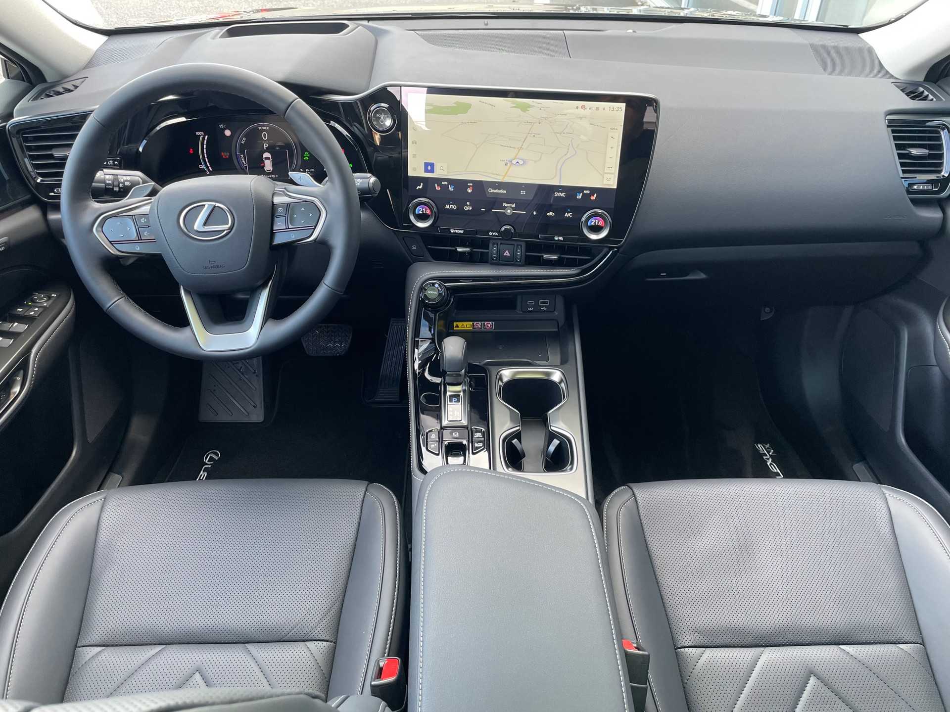 LEXUS NX 450h+ E-FOUR Comfort-image-13