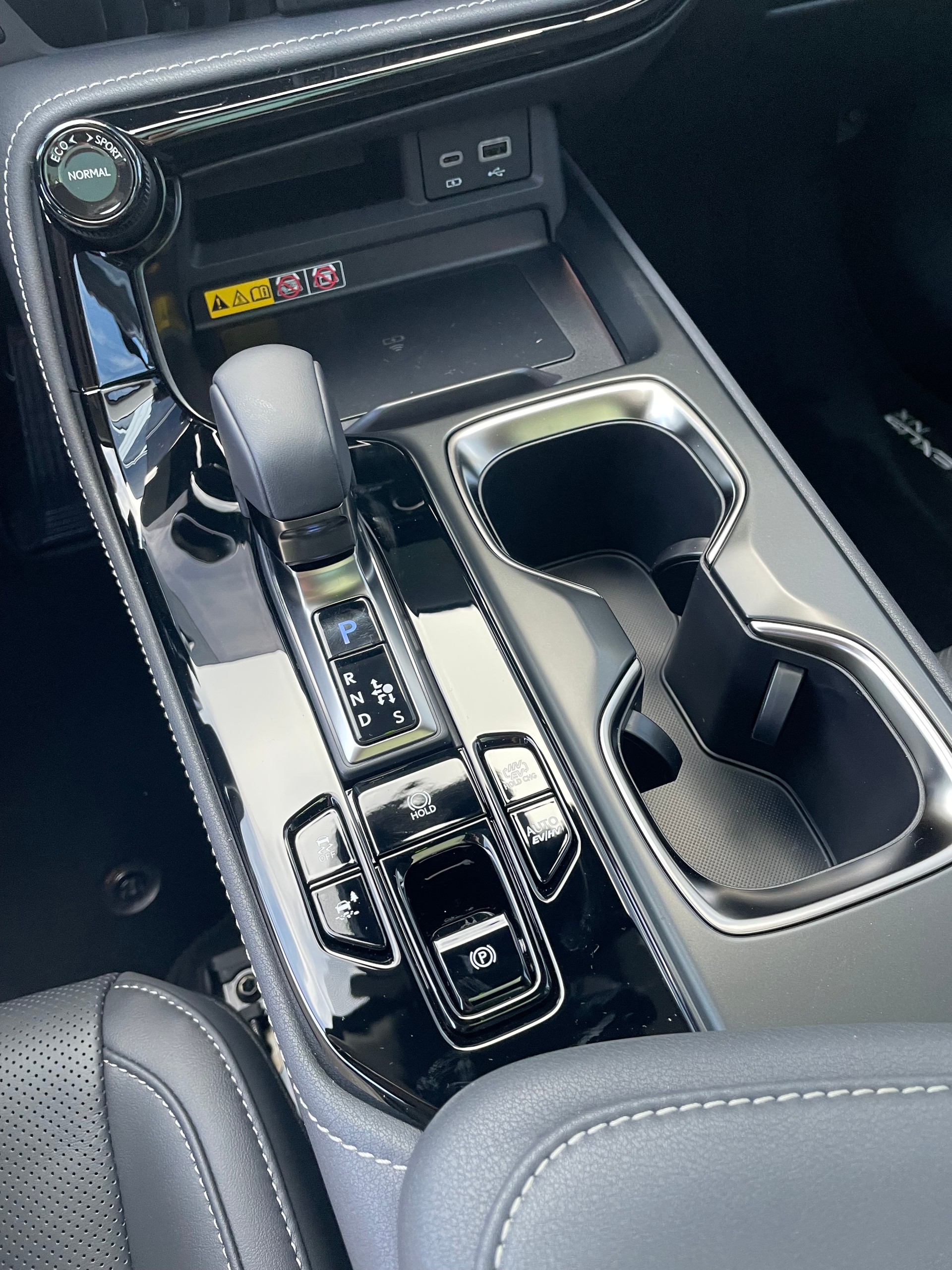 LEXUS NX 450h+ E-FOUR Comfort-image-23
