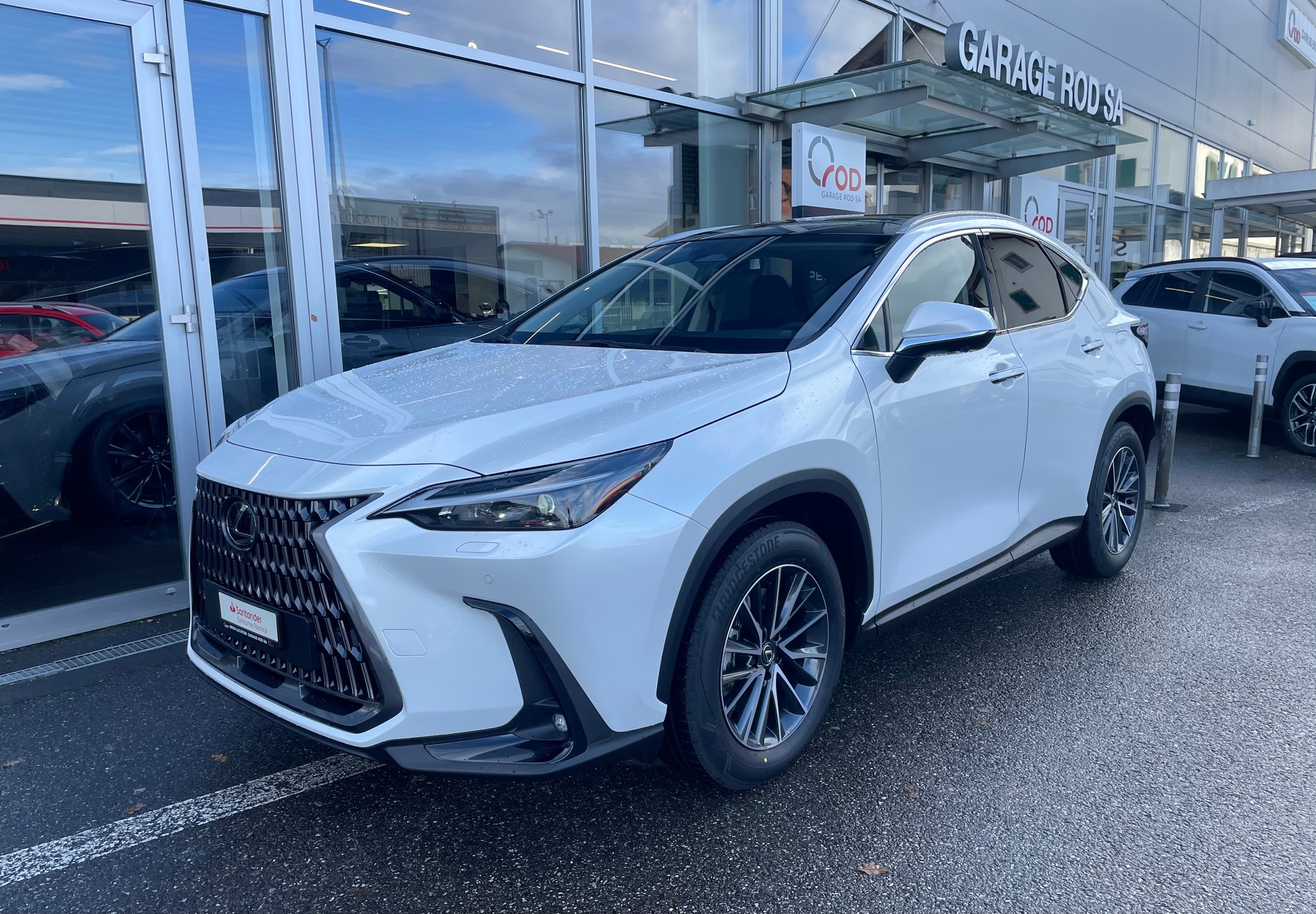 LEXUS NX 450h+ E-FOUR Comfort-image-0