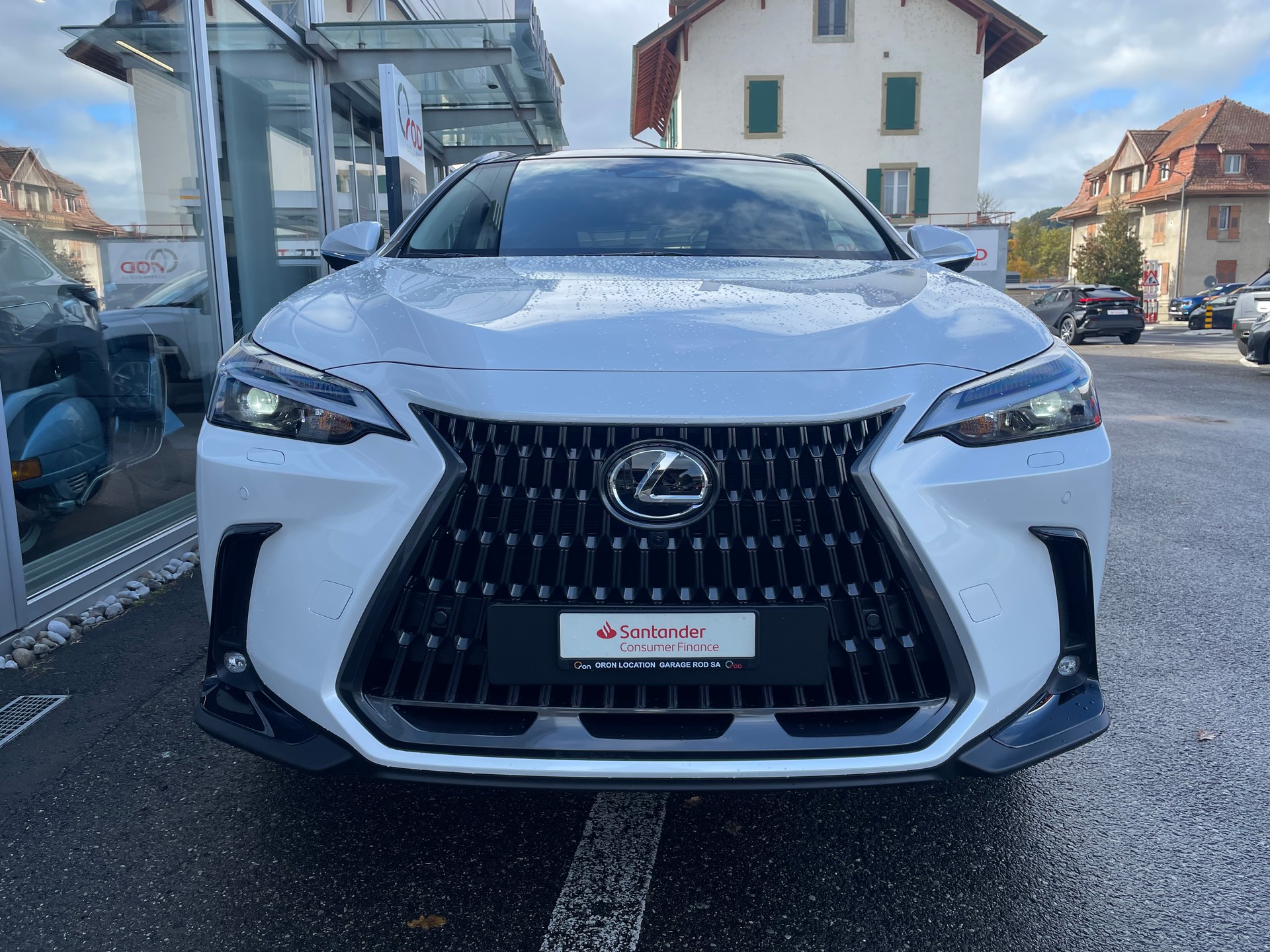 LEXUS NX 450h+ E-FOUR Comfort-image-1