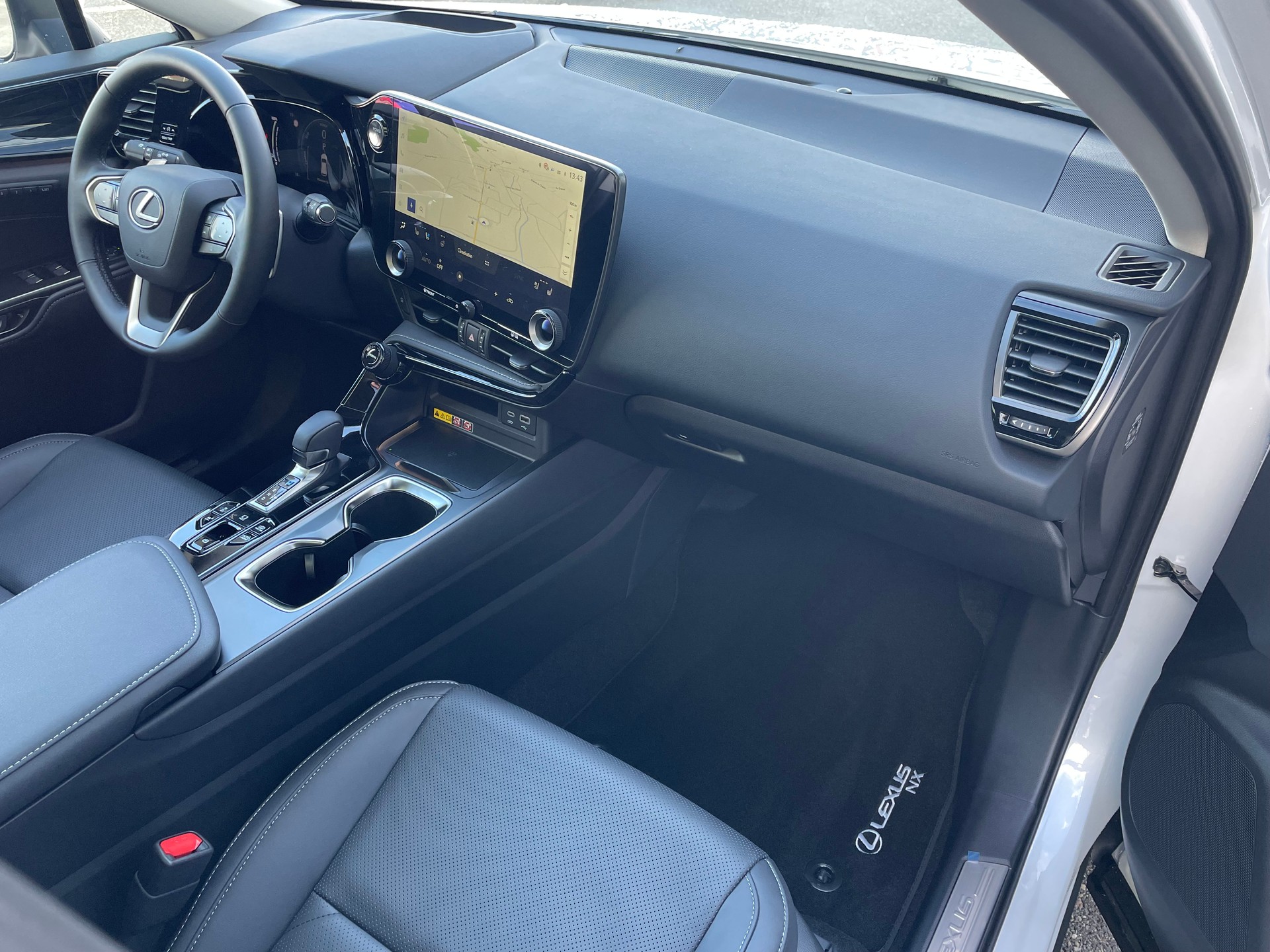 LEXUS NX 450h+ E-FOUR Comfort-image-12