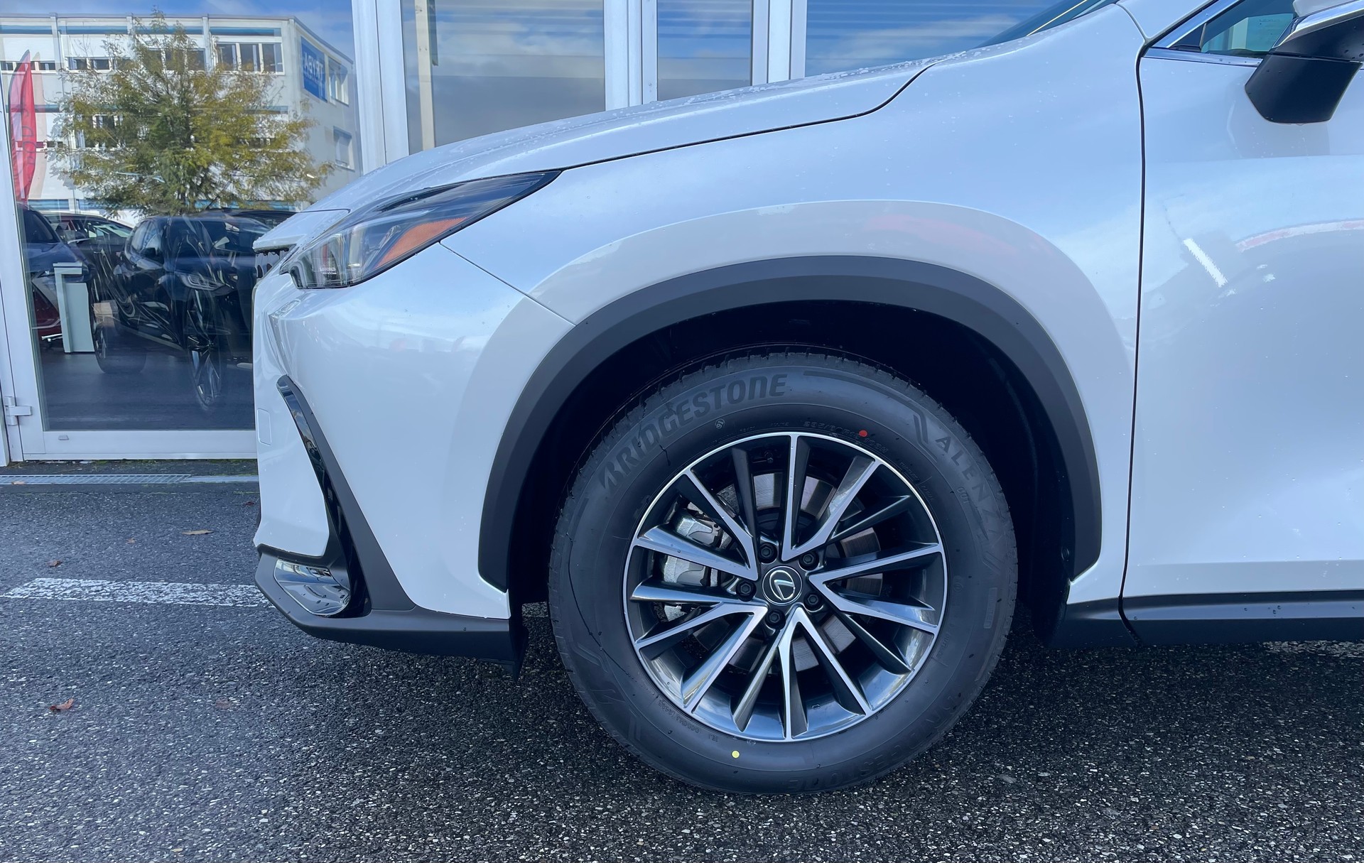 LEXUS NX 450h+ E-FOUR Comfort-image-5