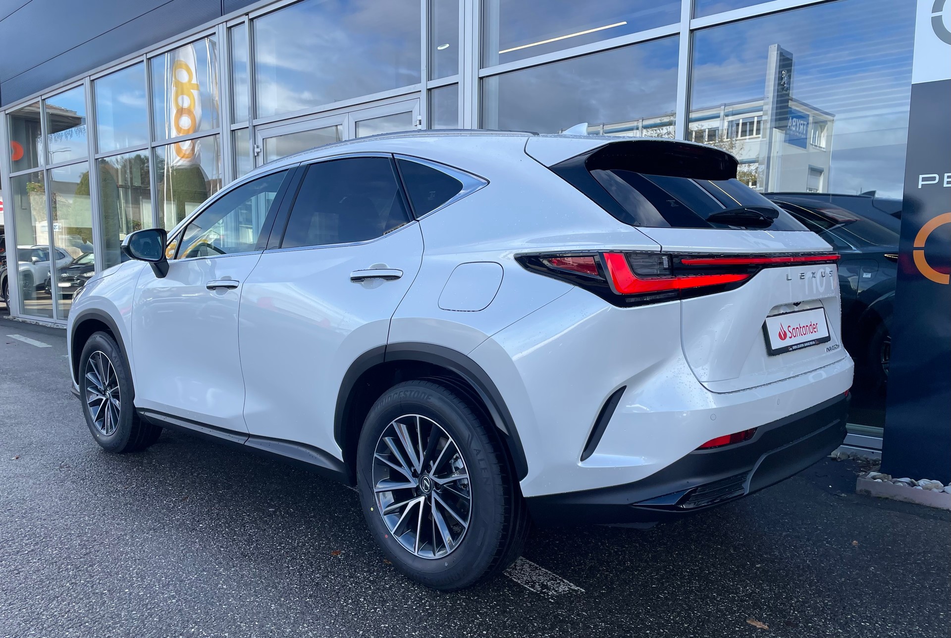 LEXUS NX 450h+ E-FOUR Comfort-image-3