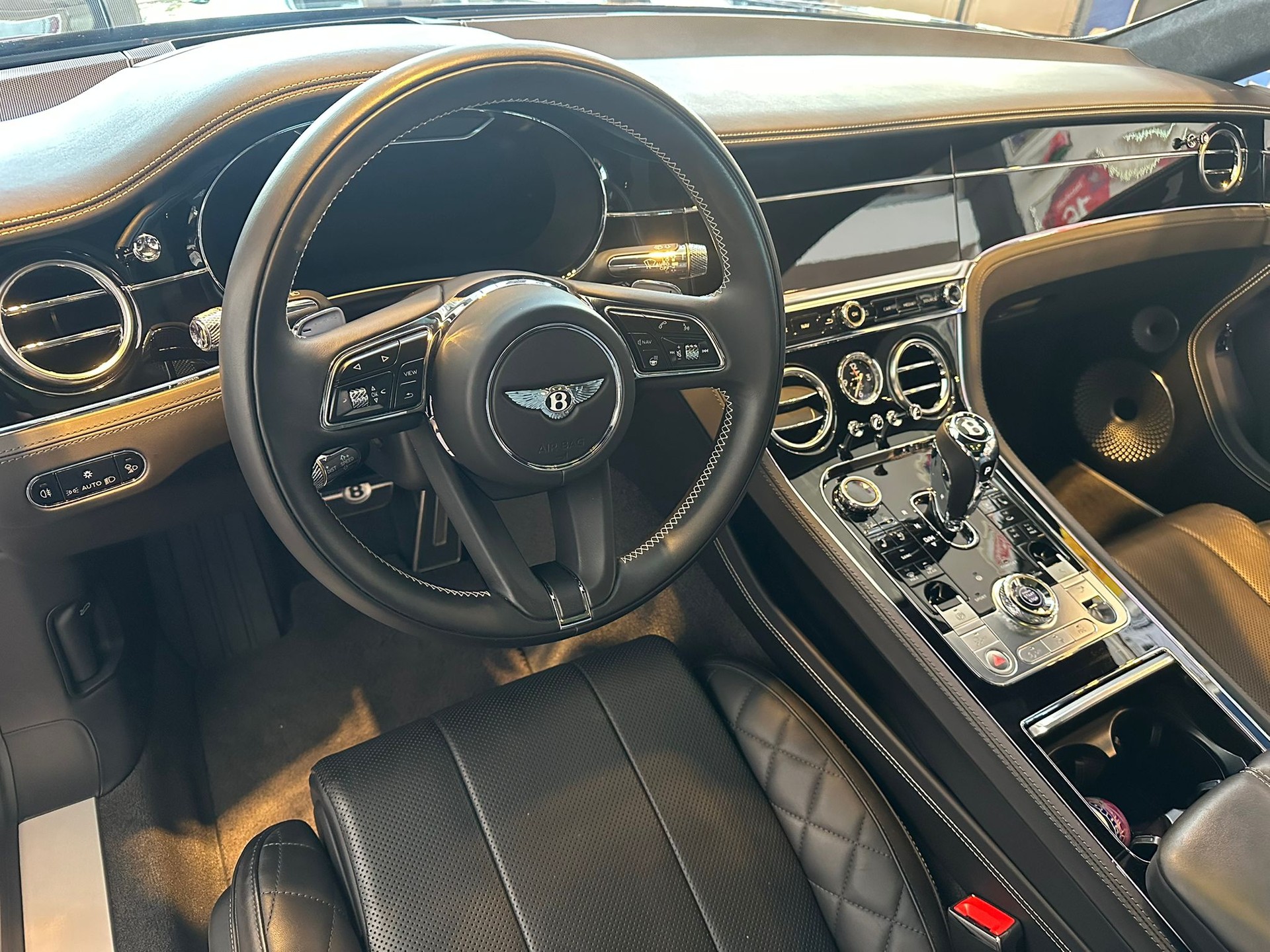 BENTLEY Continental GT 4.0 V8-image-11