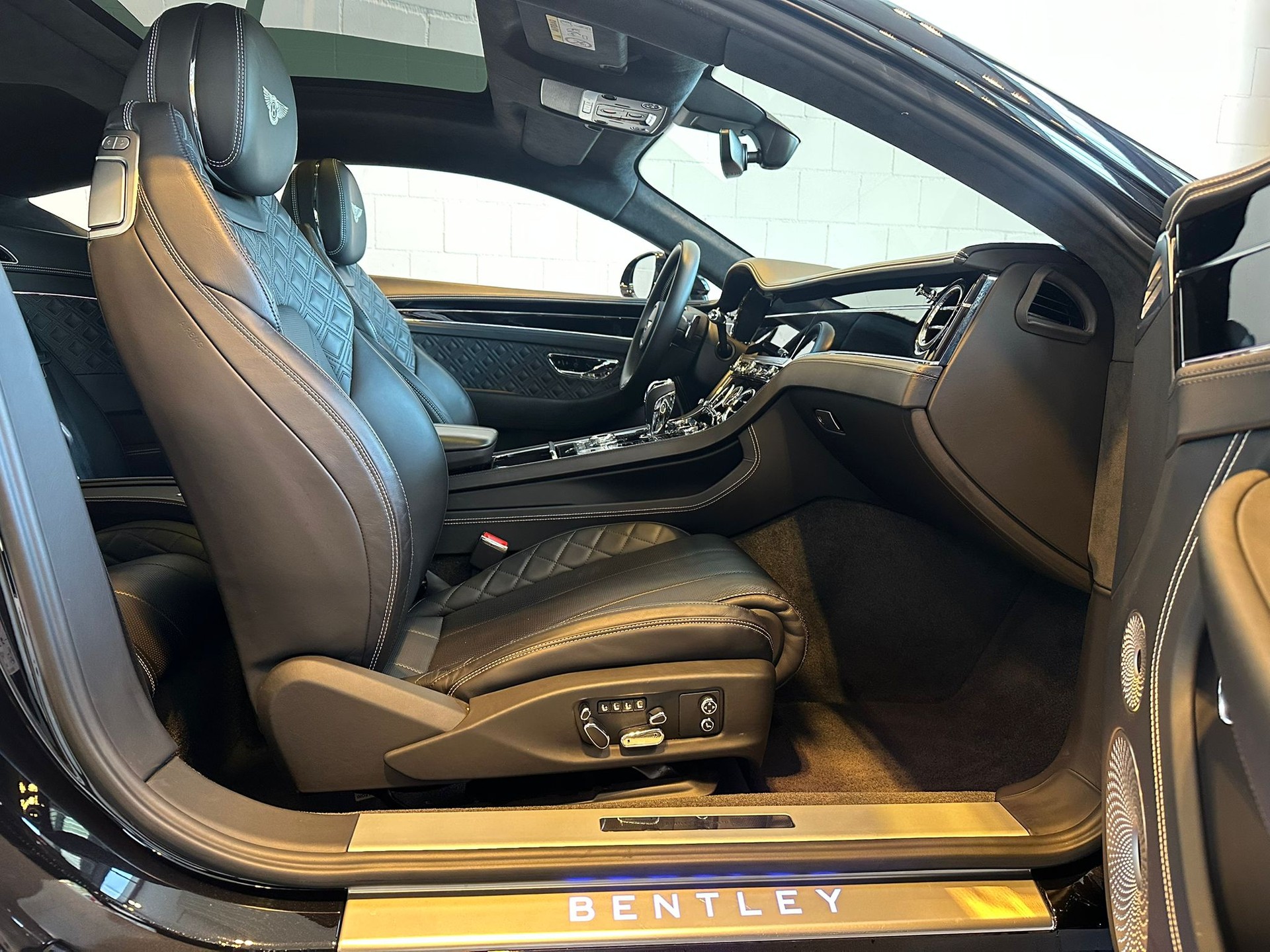 BENTLEY Continental GT 4.0 V8-image-8