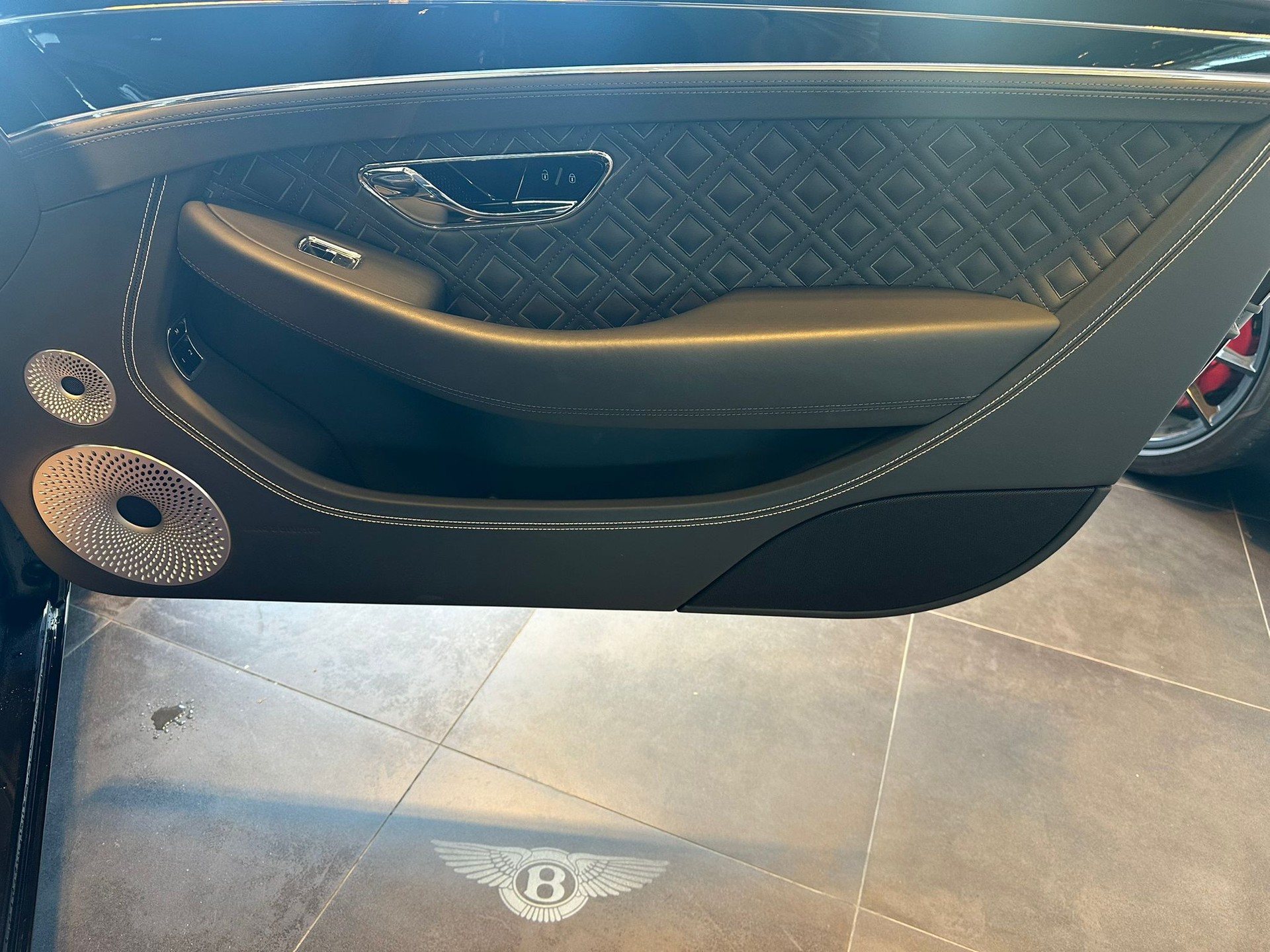 BENTLEY Continental GT 4.0 V8-image-24