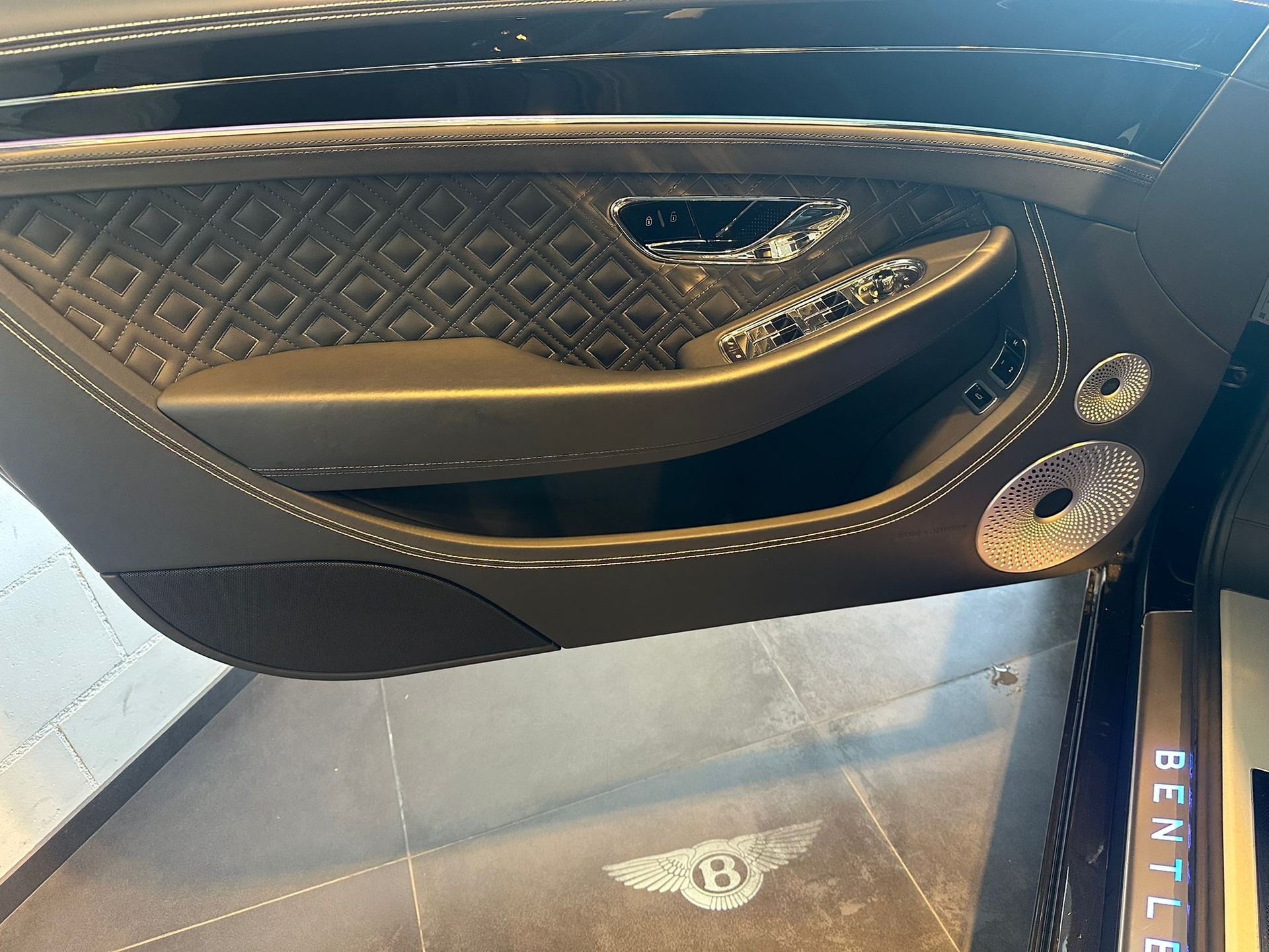 BENTLEY Continental GT 4.0 V8-image-23