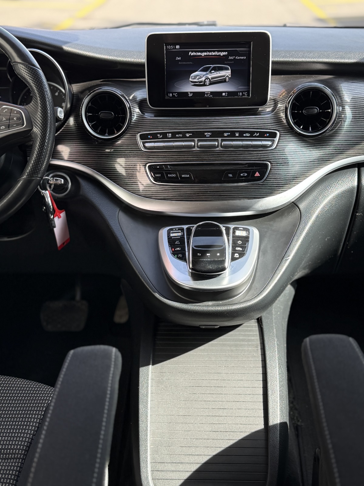MERCEDES-BENZ V 300 d Avantgarde lang 4matic Van-image-10