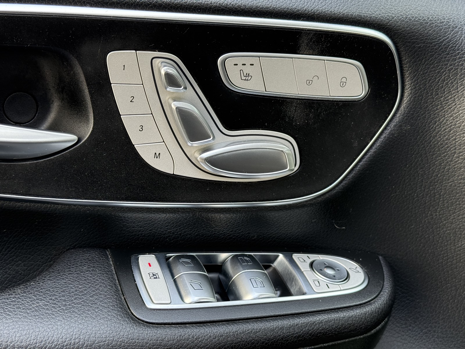 MERCEDES-BENZ V 300 d Avantgarde lang 4matic Van-image-16