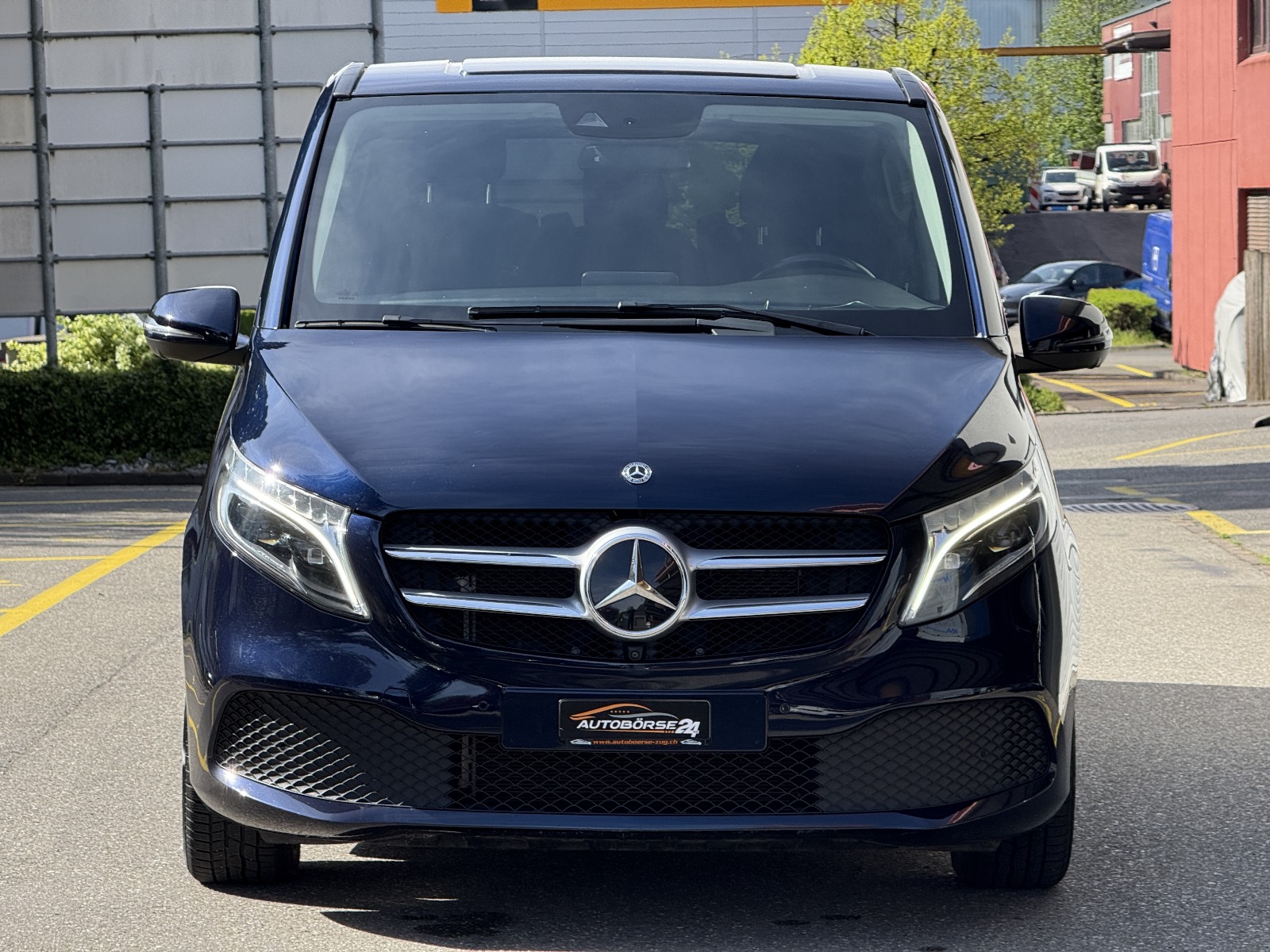MERCEDES-BENZ V 300 d Avantgarde lang 4matic Van-image-2