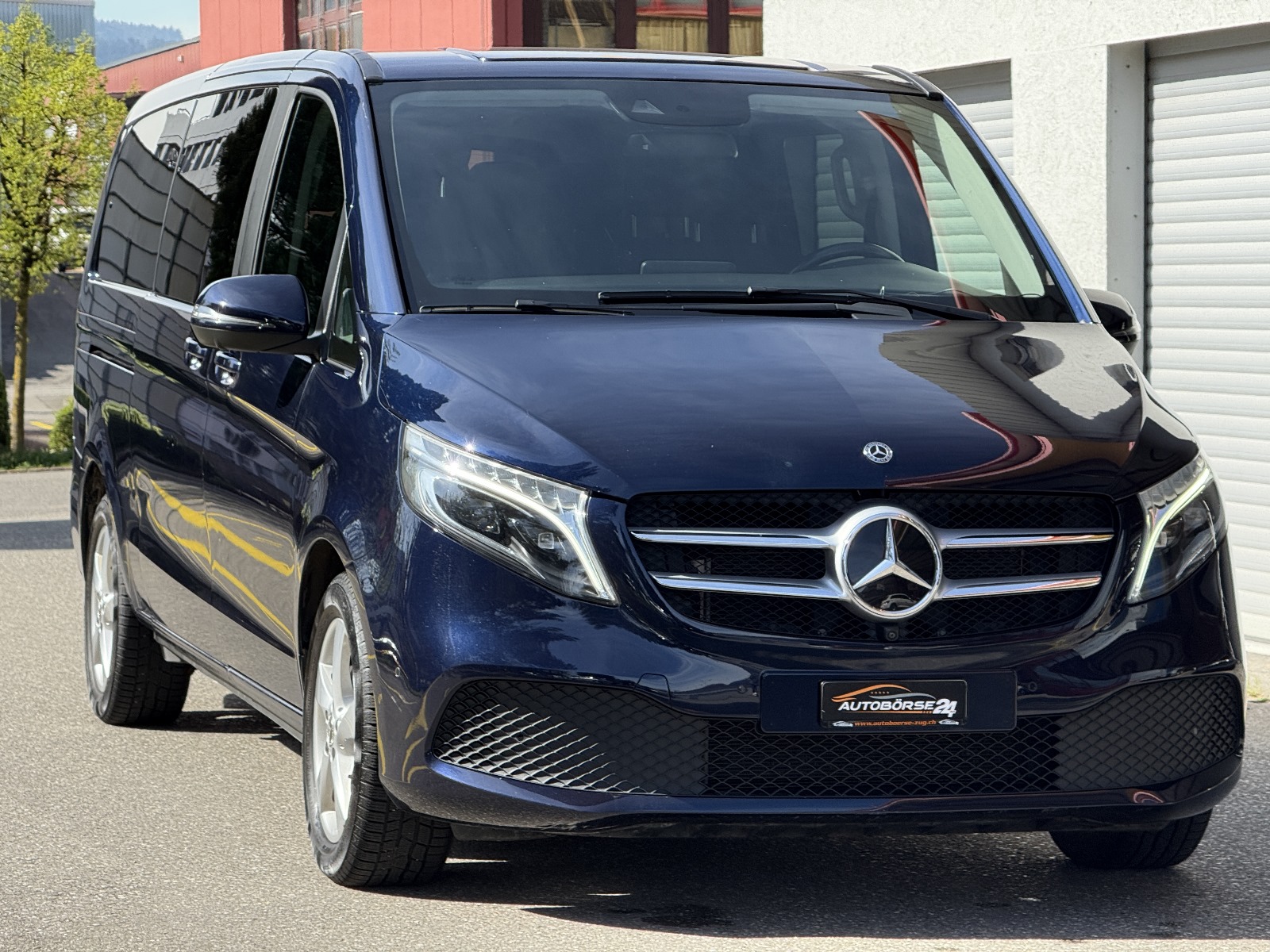MERCEDES-BENZ V 300 d Avantgarde lang 4matic Van-image-1