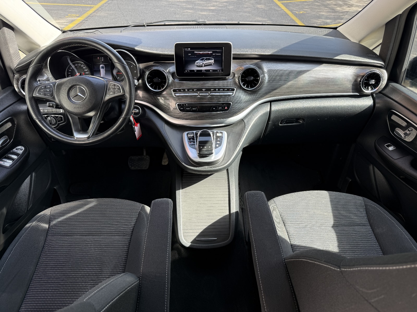 MERCEDES-BENZ V 300 d Avantgarde lang 4matic Van-image-9
