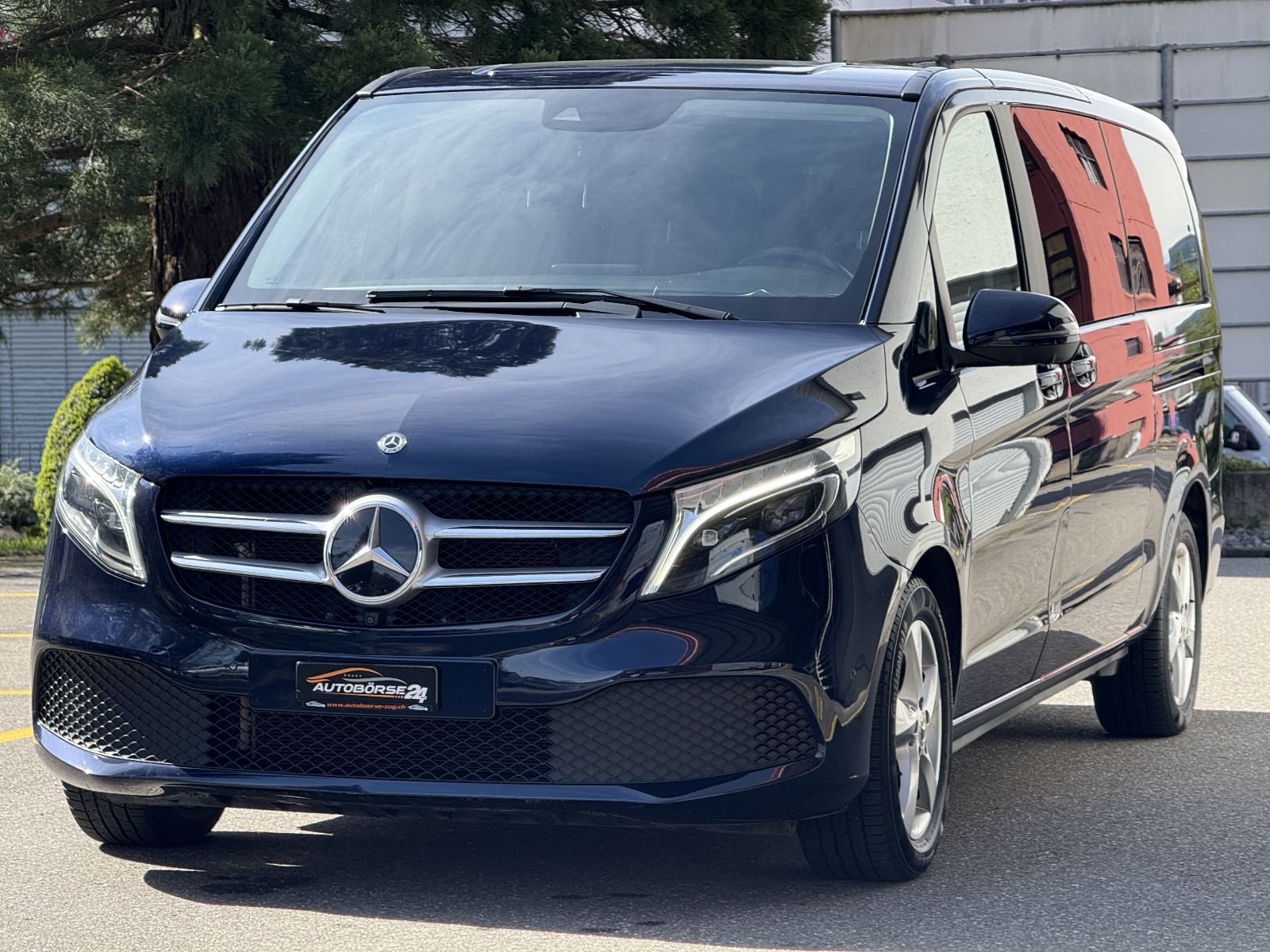 MERCEDES-BENZ V 300 d Avantgarde lang 4matic Van-image-0