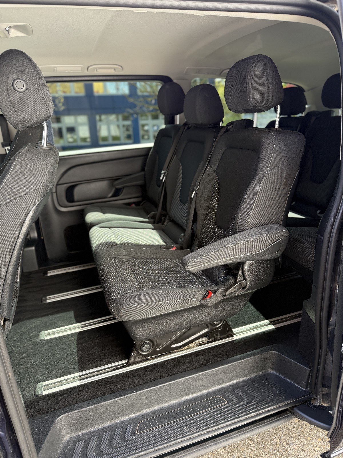 MERCEDES-BENZ V 300 d Avantgarde lang 4matic Van-image-7
