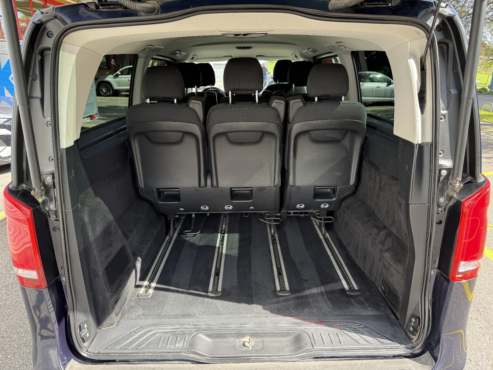 MERCEDES-BENZ V 300 d Avantgarde lang 4matic Van-image-18