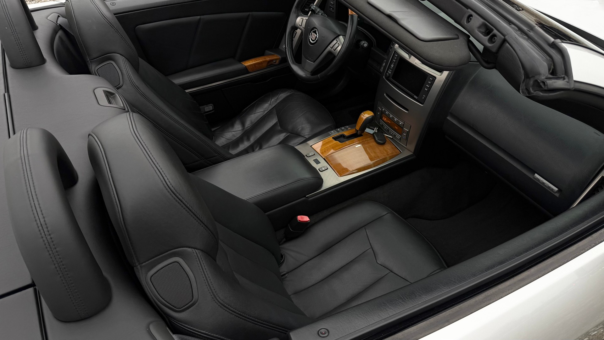 CADILLAC XLR 4.6 32V-image-6
