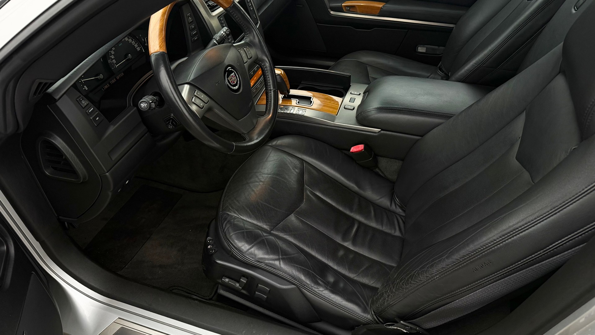 CADILLAC XLR 4.6 32V-image-1