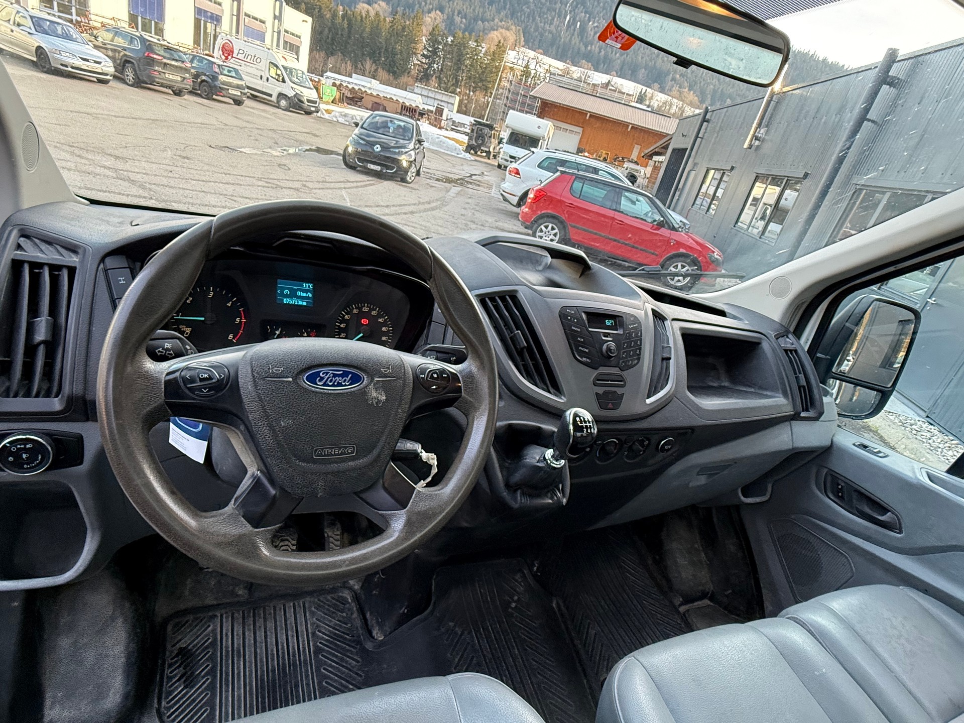 FORD Transit 350 L2H1 Ambiente 4WD-image-4
