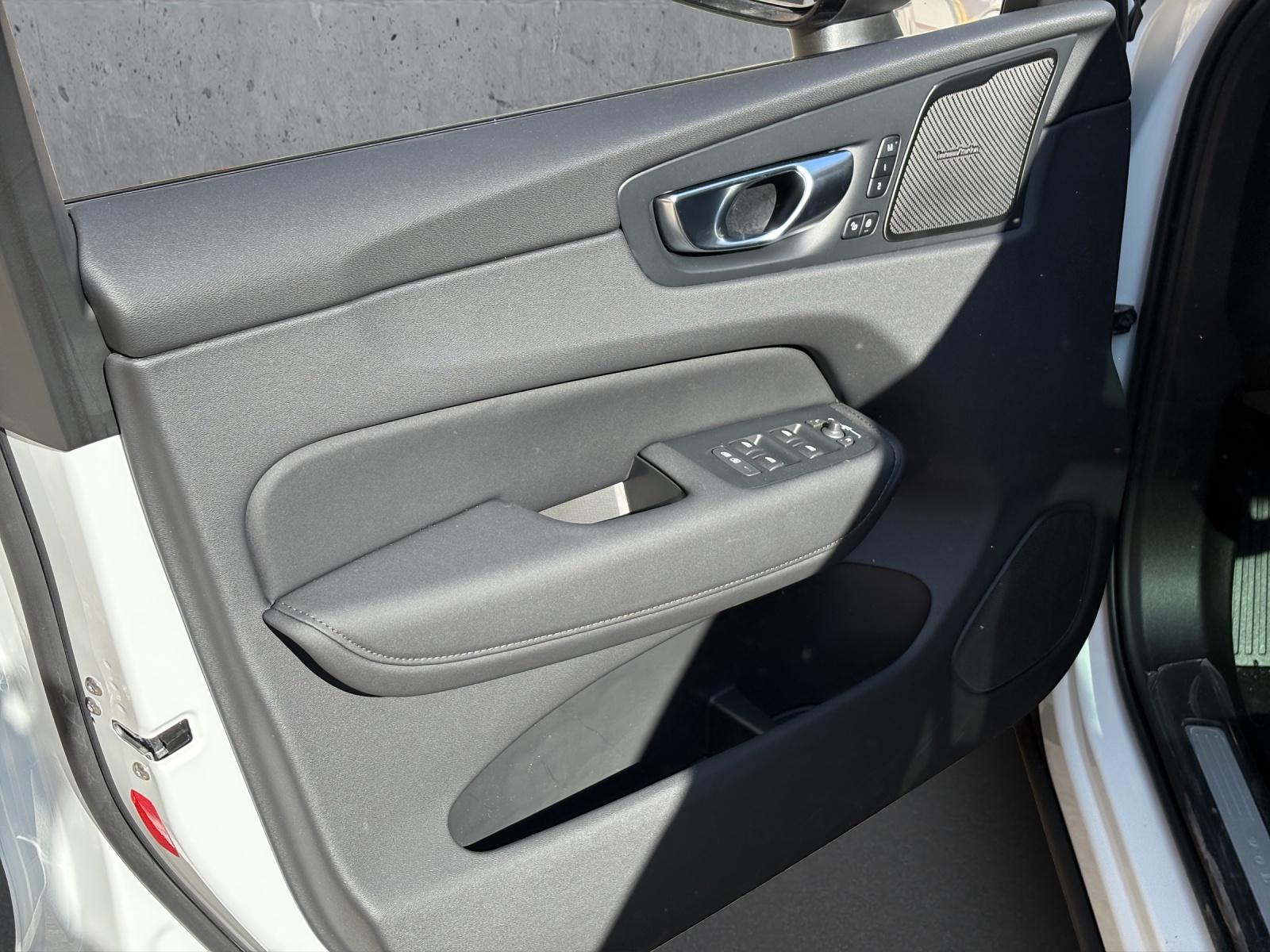 VOLVO XC60 2.0 T8 TE Ultra Dark eAWD-image-8