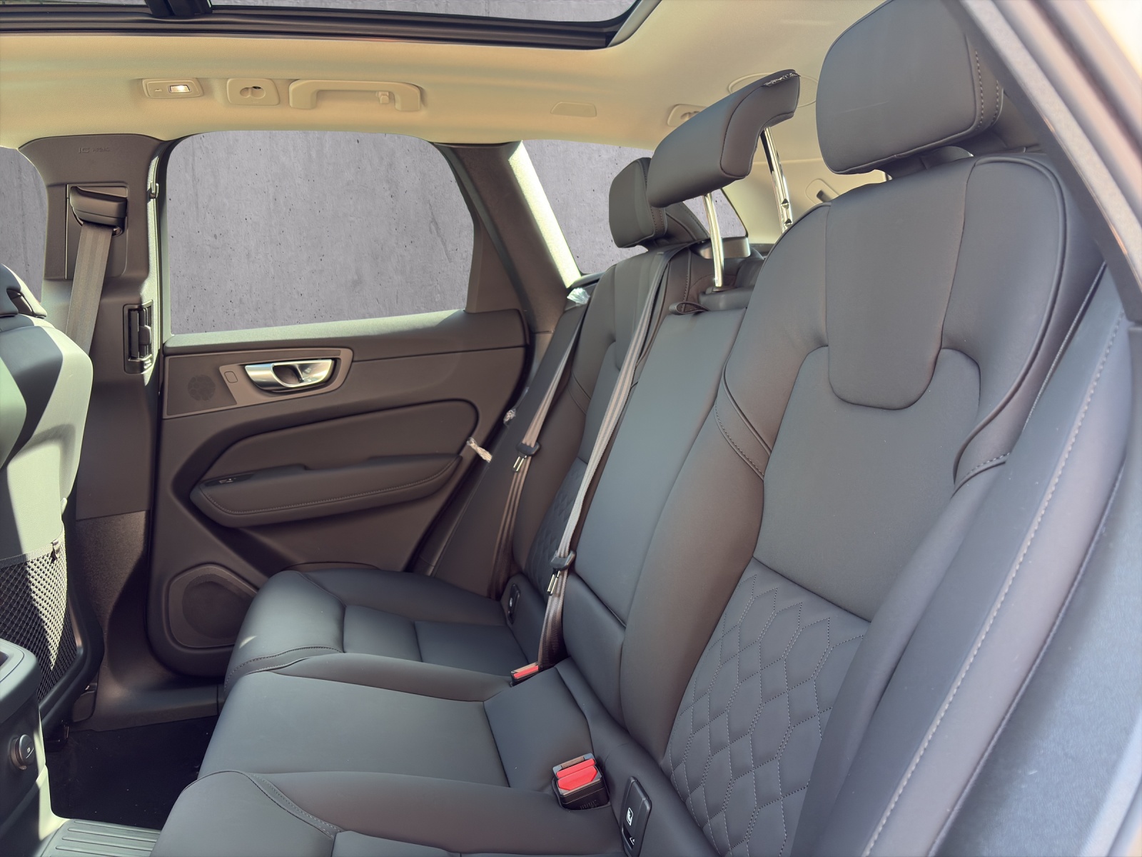 VOLVO XC60 2.0 T8 TE Ultra Dark eAWD-image-12
