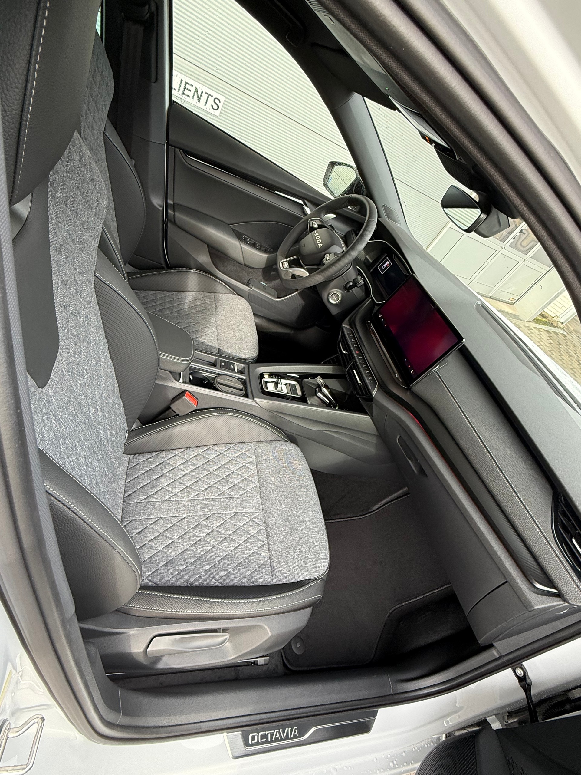SKODA Octavia Combi 2.0 TSI DSG Sport Line 4x4 / VENDUE VERKAUFT-image-6