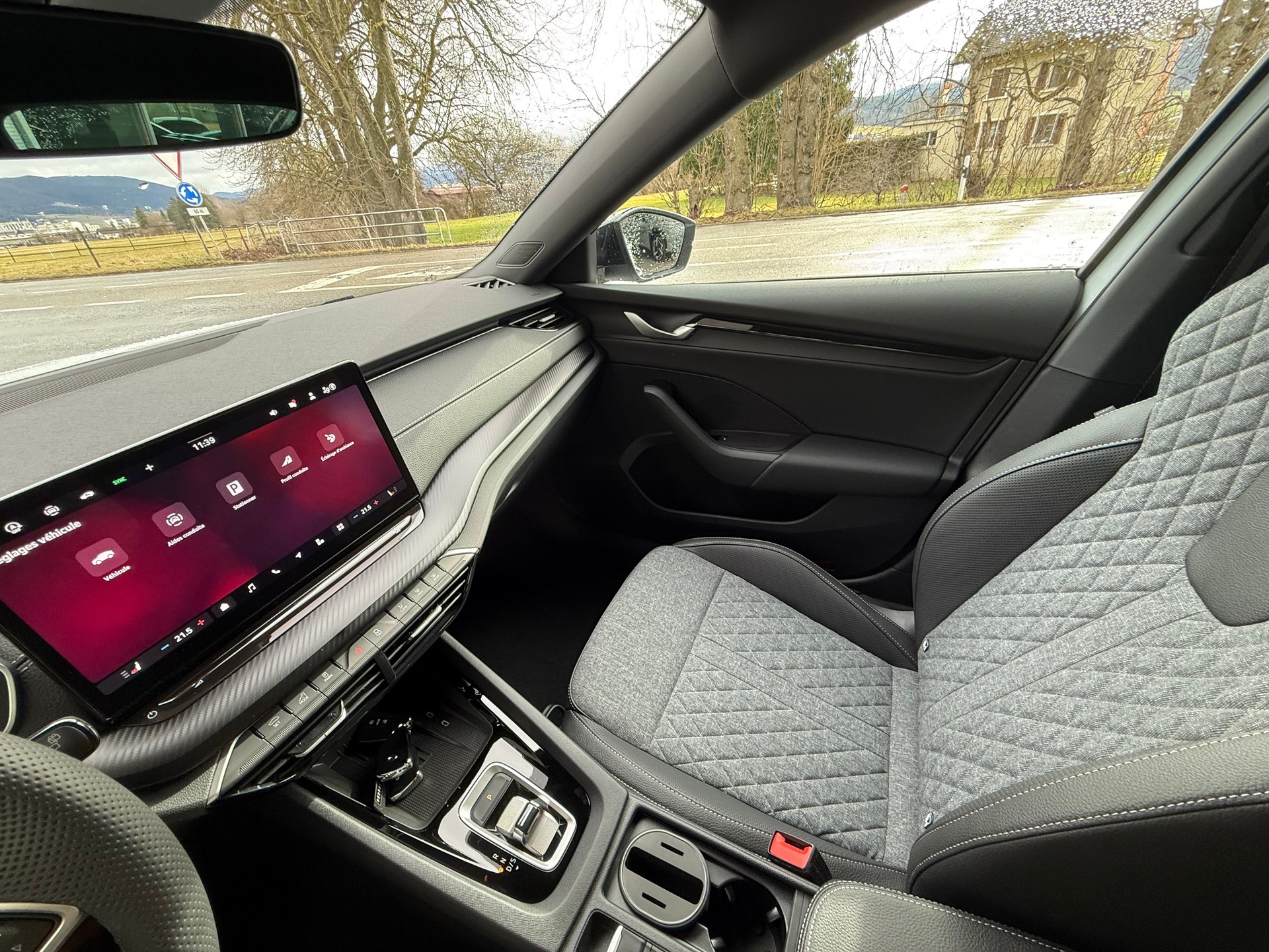 SKODA Octavia Combi 2.0 TSI DSG Sport Line 4x4 / VENDUE VERKAUFT-image-9
