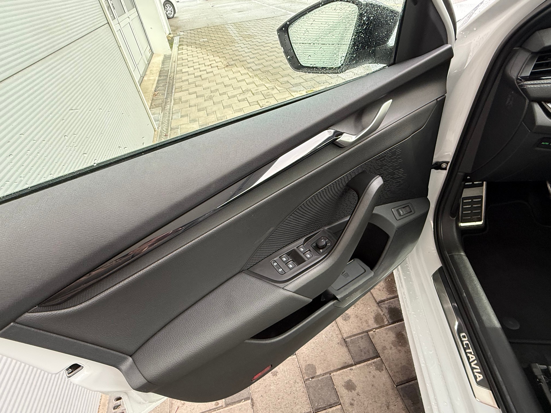 SKODA Octavia Combi 2.0 TSI DSG Sport Line 4x4 / VENDUE VERKAUFT-image-8