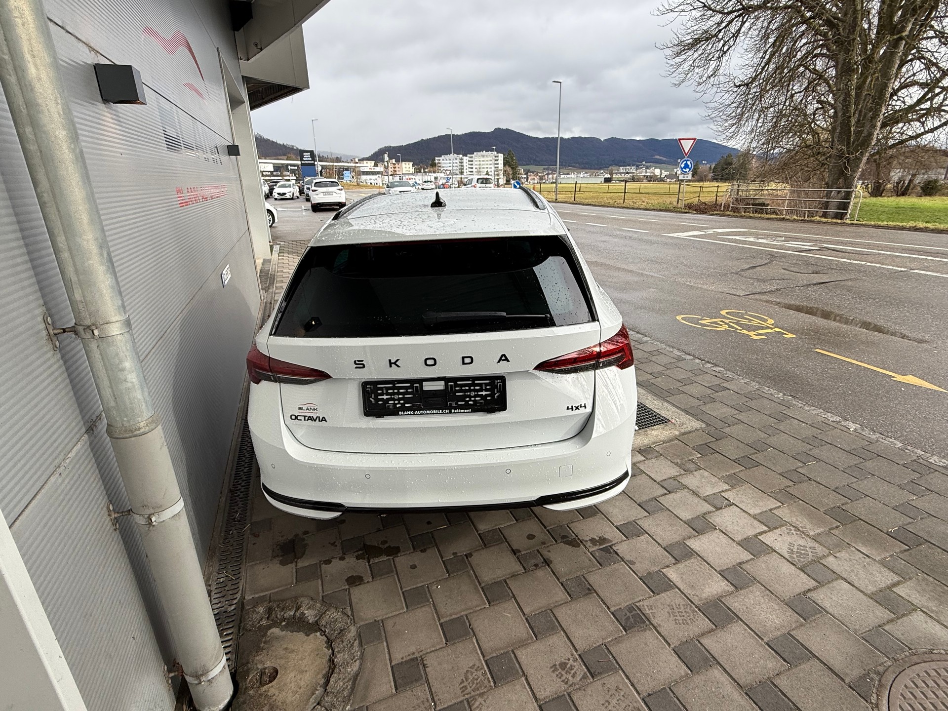 SKODA Octavia Combi 2.0 TSI DSG Sport Line 4x4 / VENDUE VERKAUFT-image-3