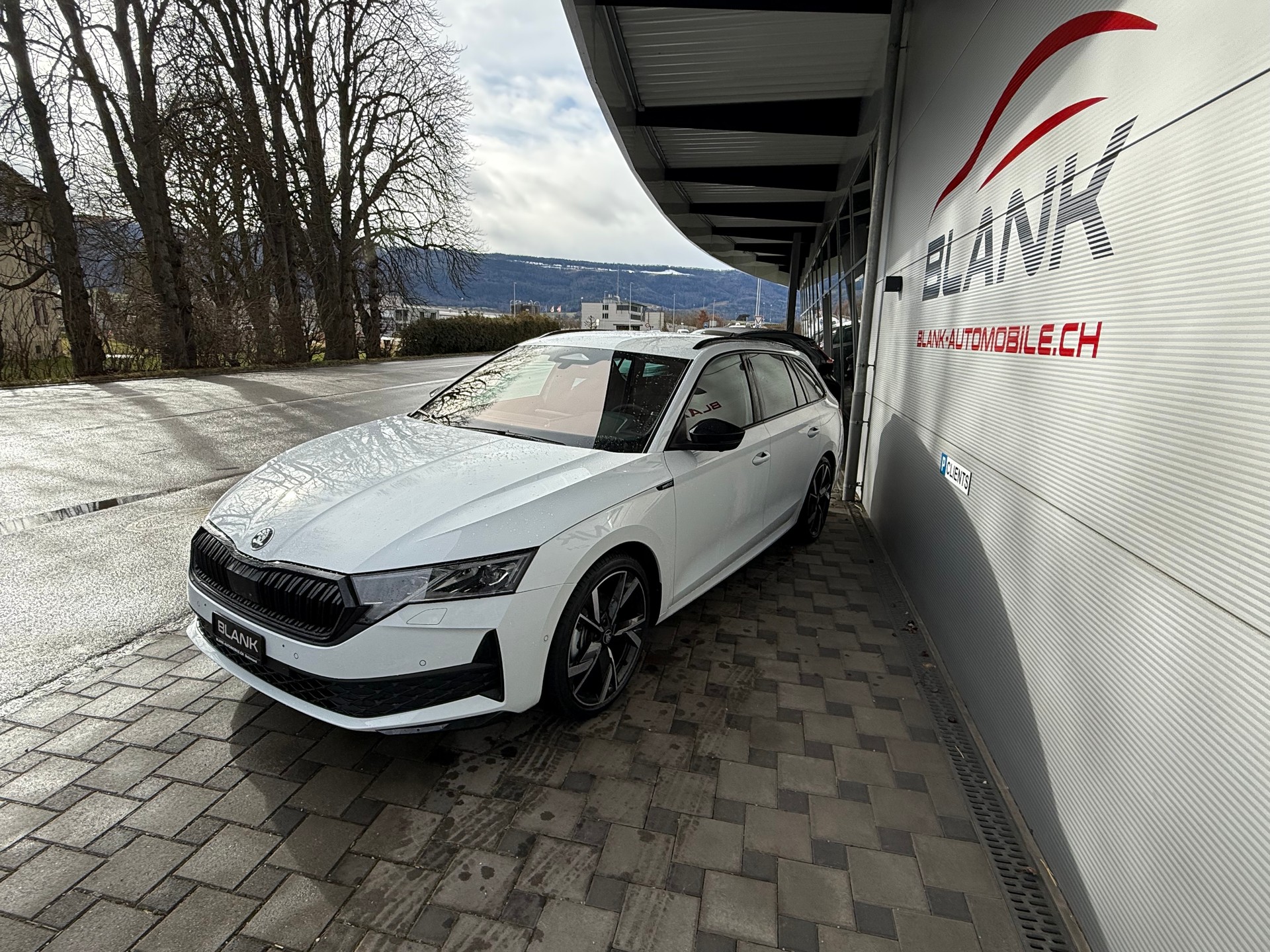 SKODA Octavia Combi 2.0 TSI DSG Sport Line 4x4 / VENDUE VERKAUFT-image-2