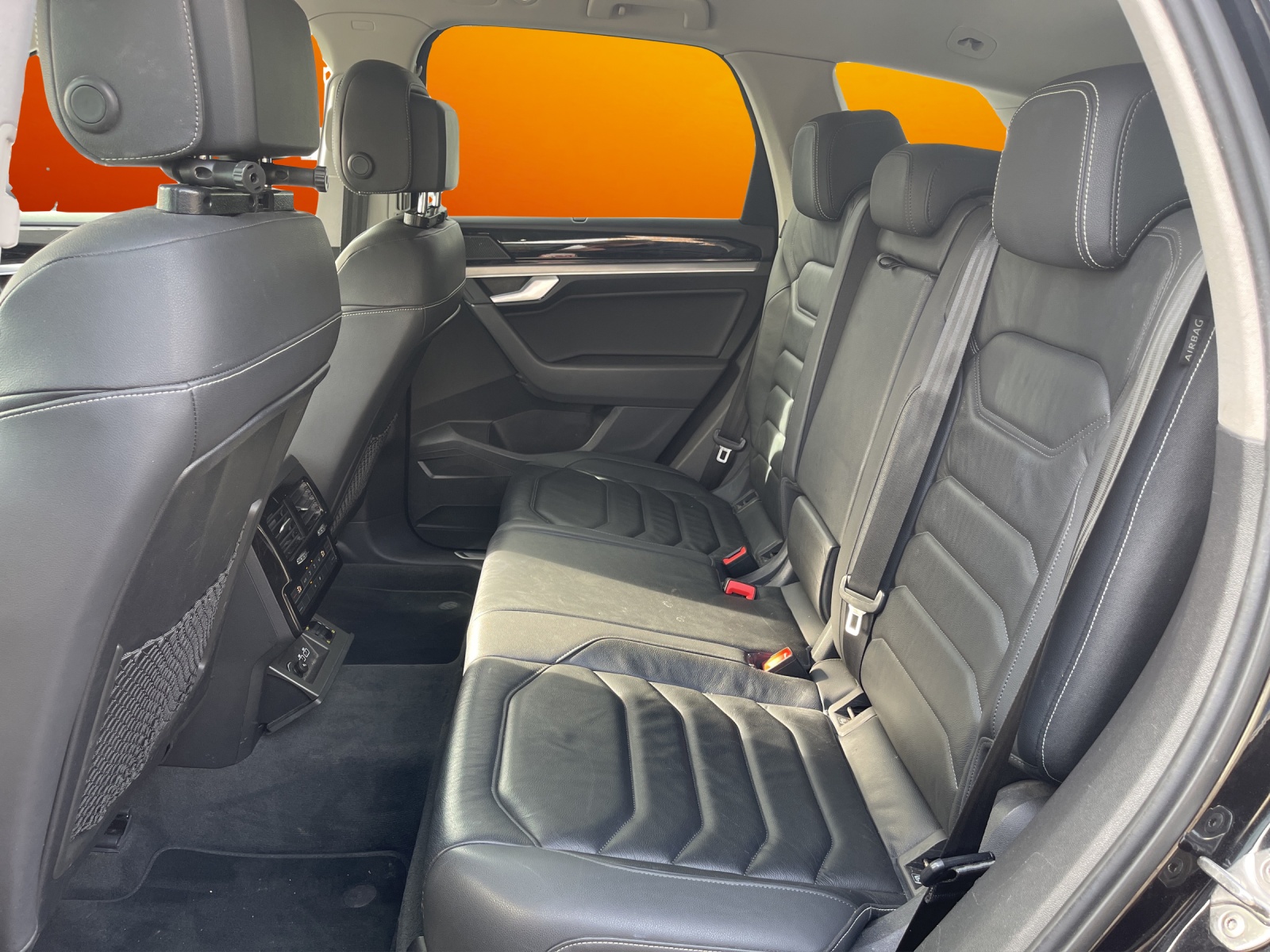 VW Touareg 3.0 TDI Elegance Tiptronic-image-11