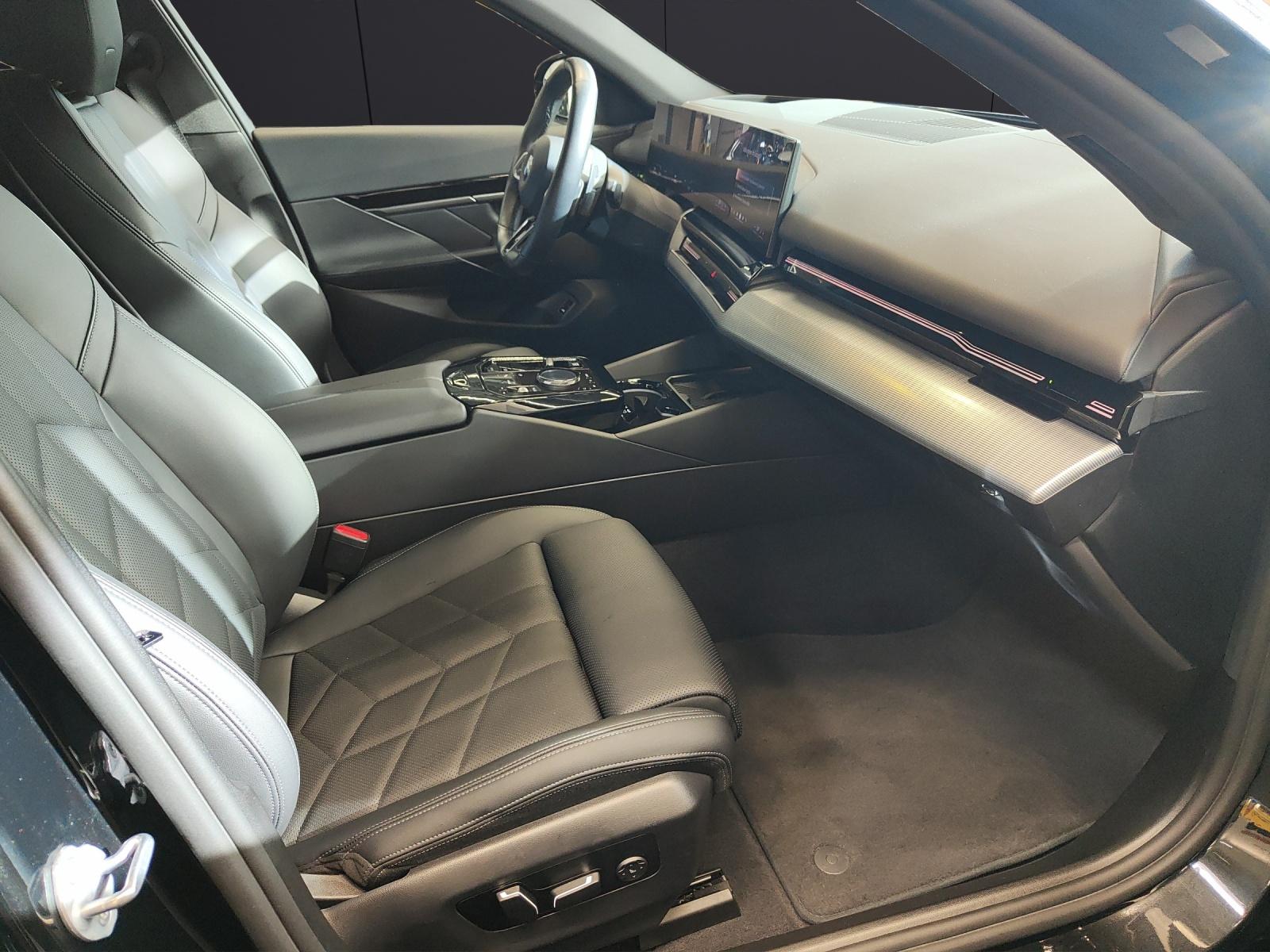 BMW 520d xDrive Touring Attraktiven Leasingzinssatz ab 1,9 % bei Abschluss einer BMW Fahrzeugversicherung.-image-7