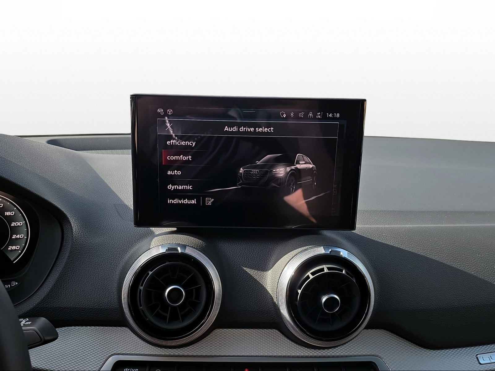 AUDI Q2 40 TFSI advanced quattro S-tronic-image-8