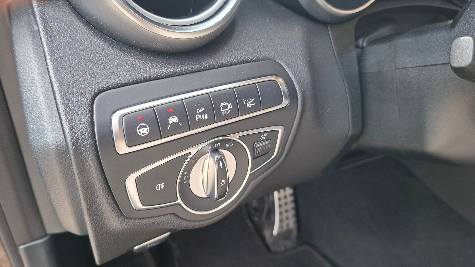 MERCEDES-BENZ C 200 Cabriolet AMG Line 4Matic 9G-Tronic-image-9