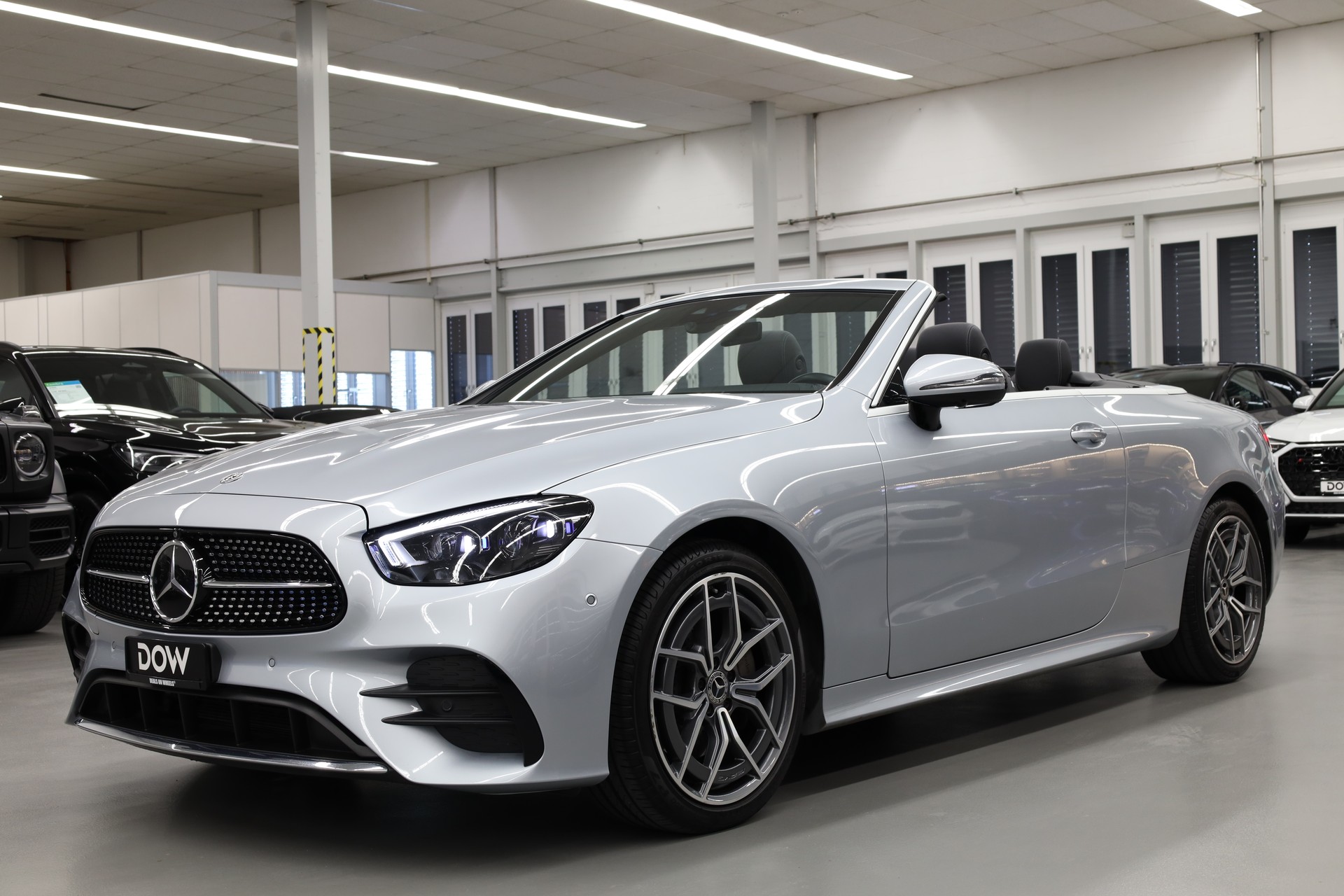 MERCEDES-BENZ E 200 AMG Line 4matic Cabriolet-showroom-element-1