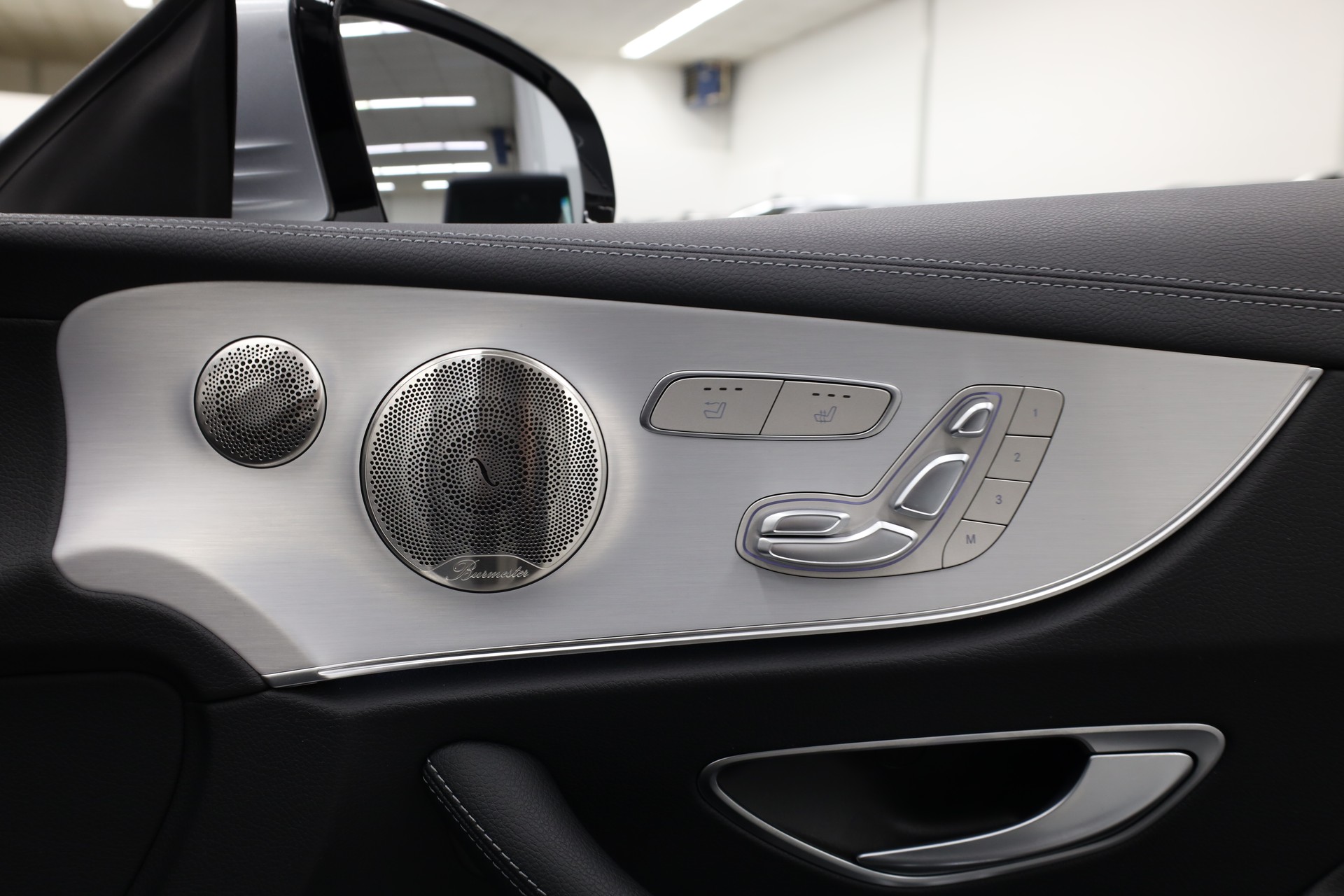 MERCEDES-BENZ E 200 AMG Line 4matic Cabriolet-image-22
